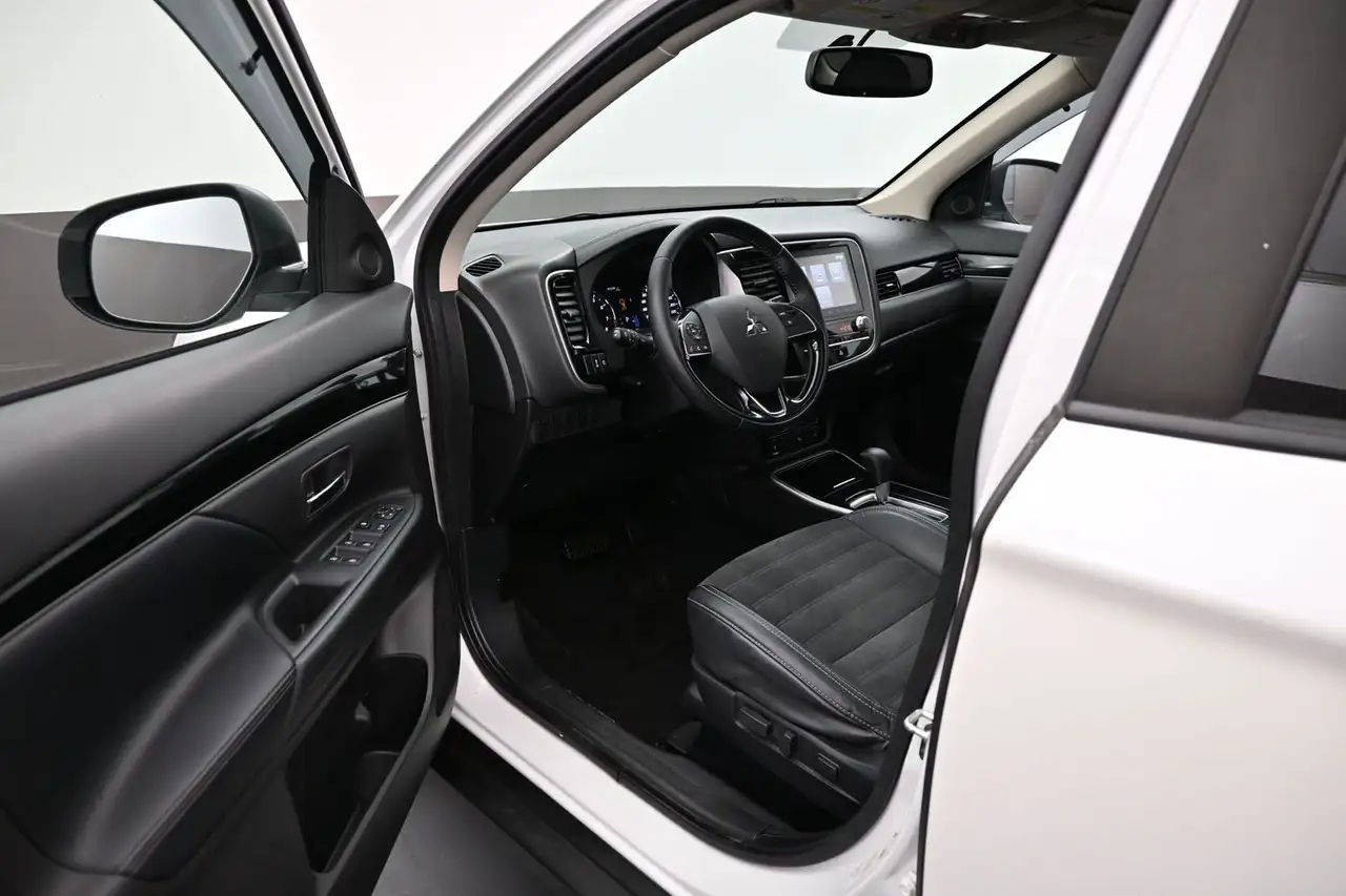 Mitsubishi Outlander снимка Mitsubishi Outlander