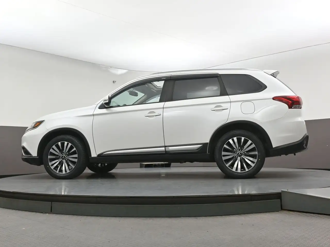 Mitsubishi Outlander снимка Mitsubishi Outlander