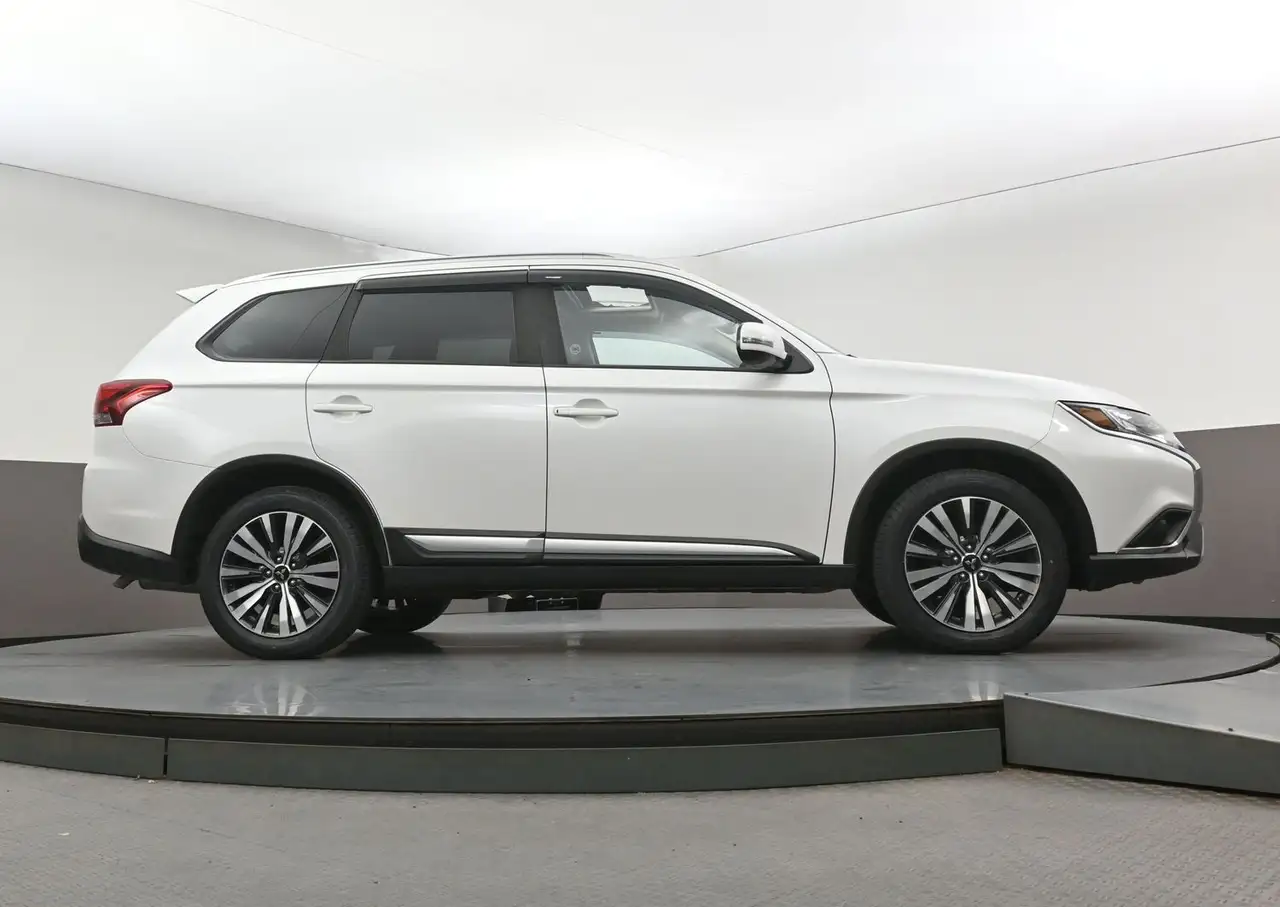 Mitsubishi Outlander снимка Mitsubishi Outlander