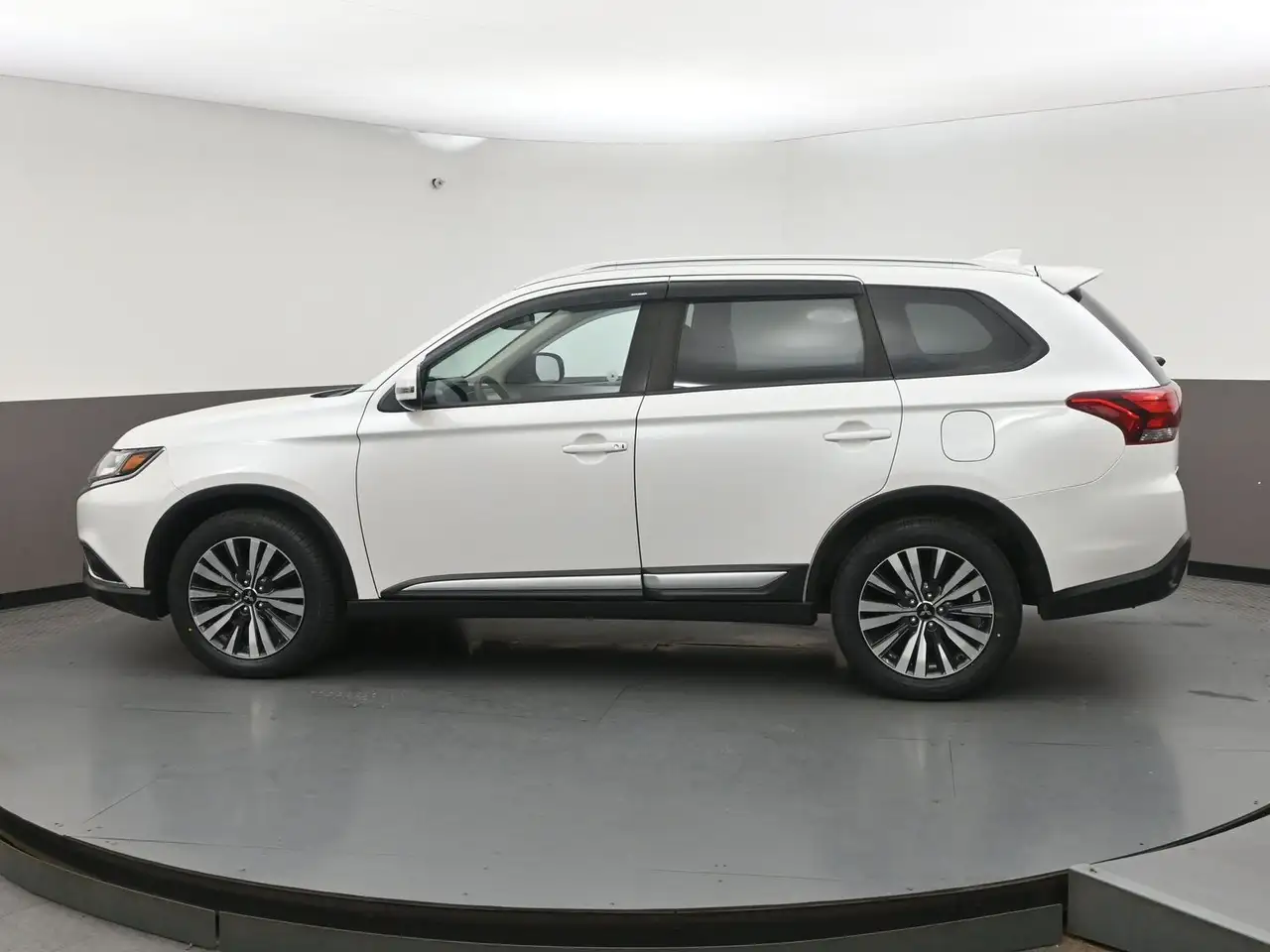 Mitsubishi Outlander снимка Mitsubishi Outlander