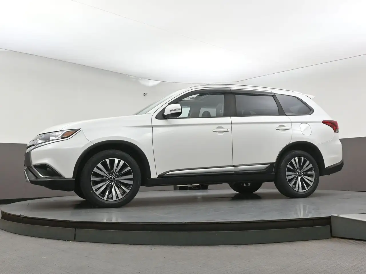 Mitsubishi Outlander снимка Mitsubishi Outlander