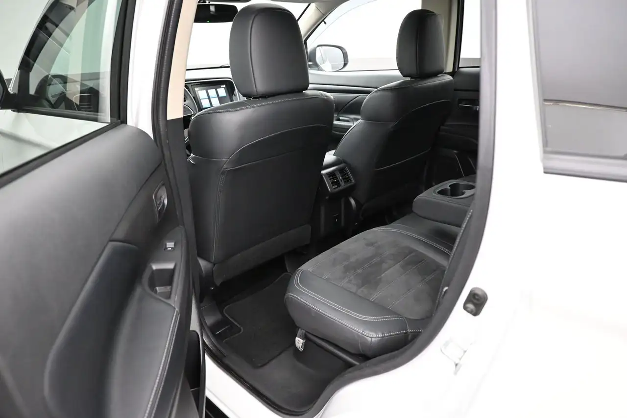 Mitsubishi Outlander снимка Mitsubishi Outlander