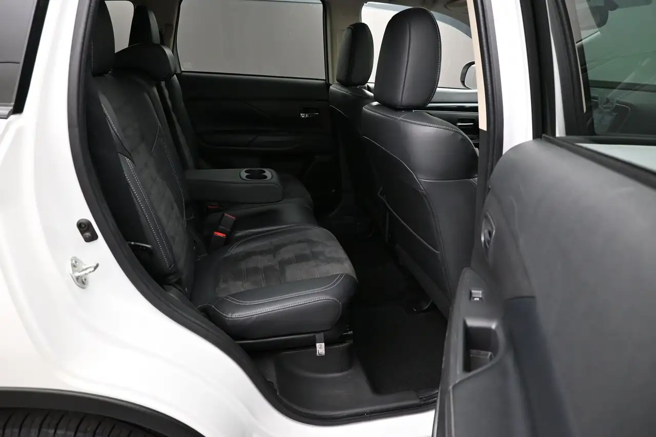 Mitsubishi Outlander снимка Mitsubishi Outlander