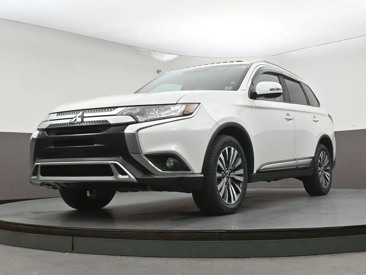 Mitsubishi Outlander снимка Mitsubishi Outlander