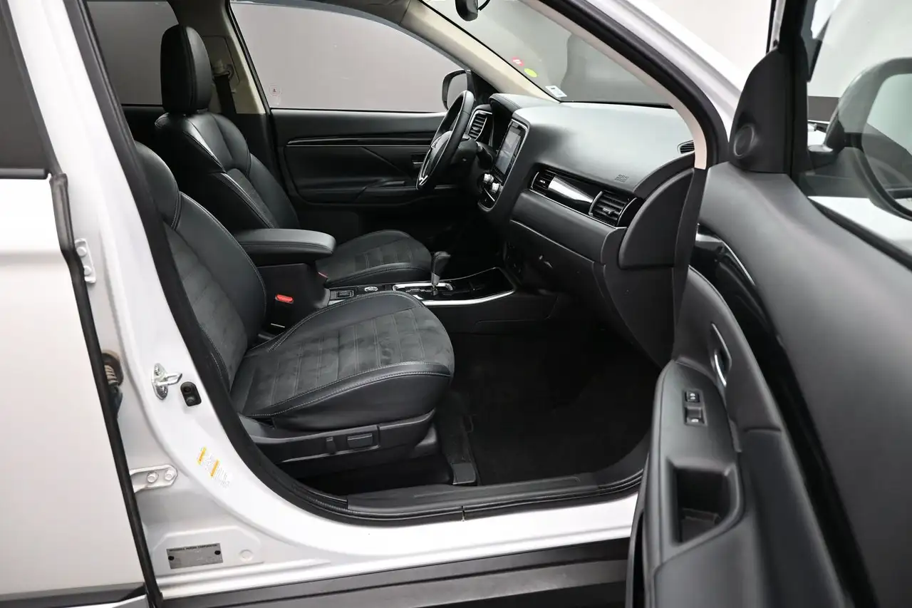 Mitsubishi Outlander снимка Mitsubishi Outlander