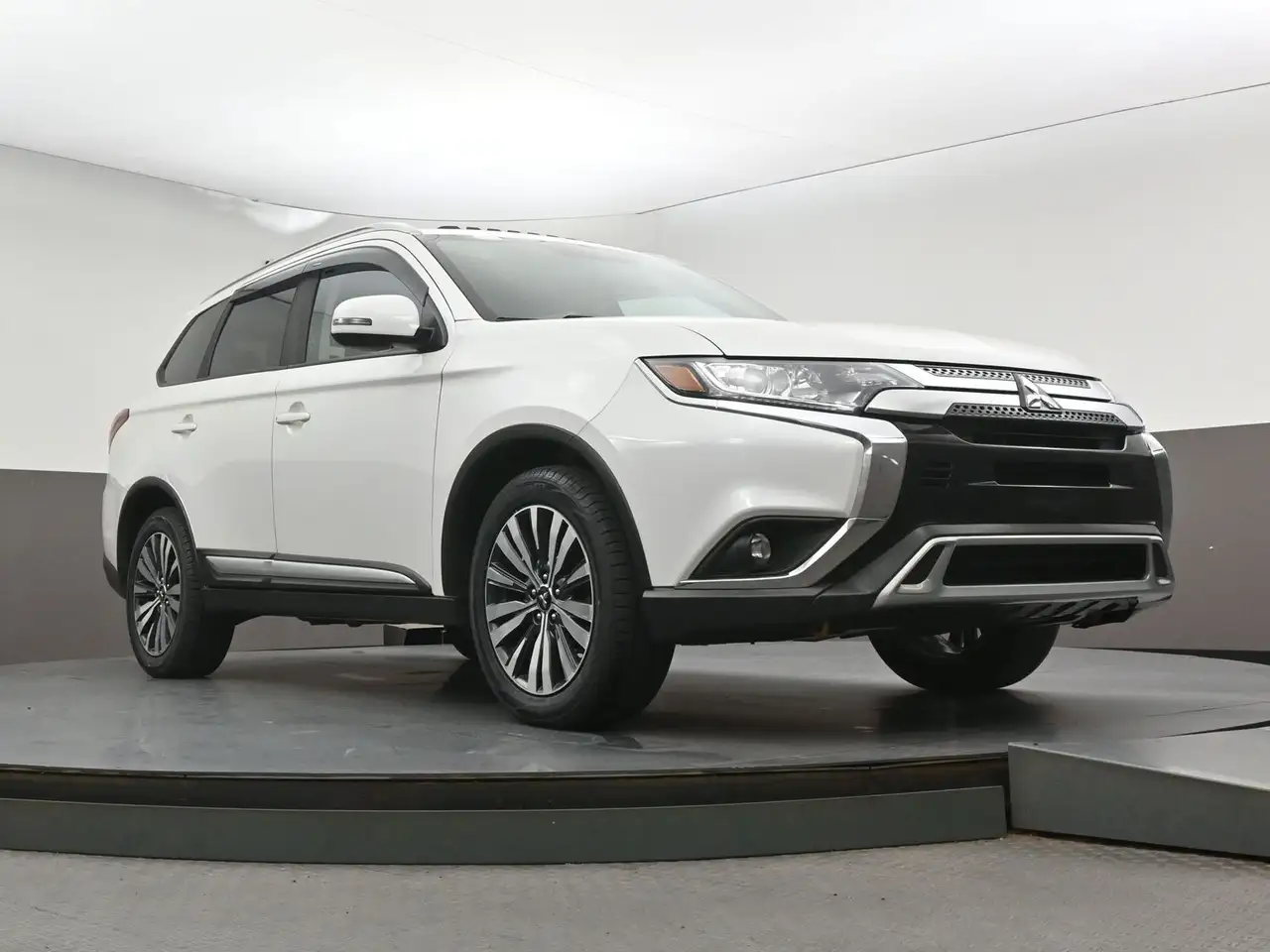 Mitsubishi Outlander снимка Mitsubishi Outlander