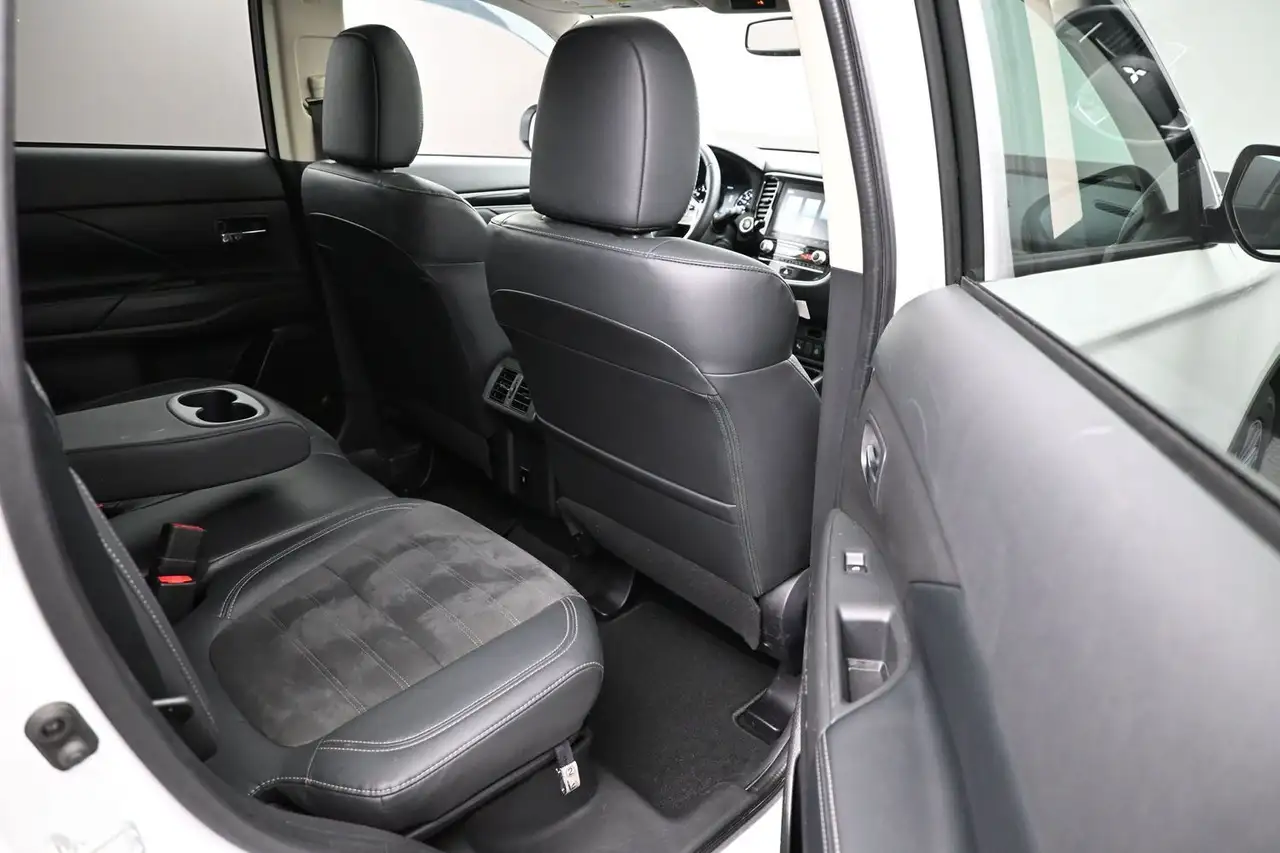 Mitsubishi Outlander снимка Mitsubishi Outlander