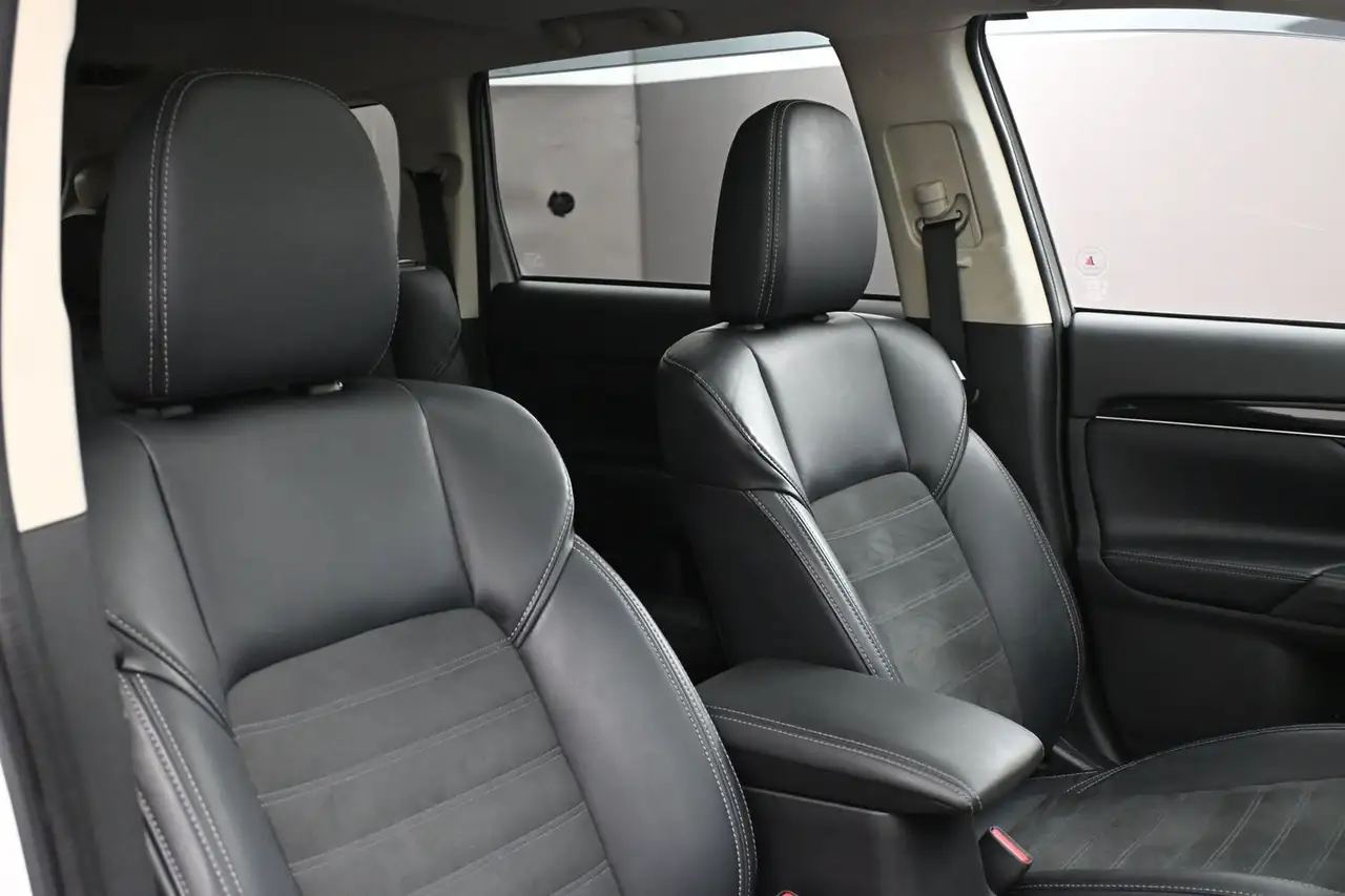 Mitsubishi Outlander снимка Mitsubishi Outlander