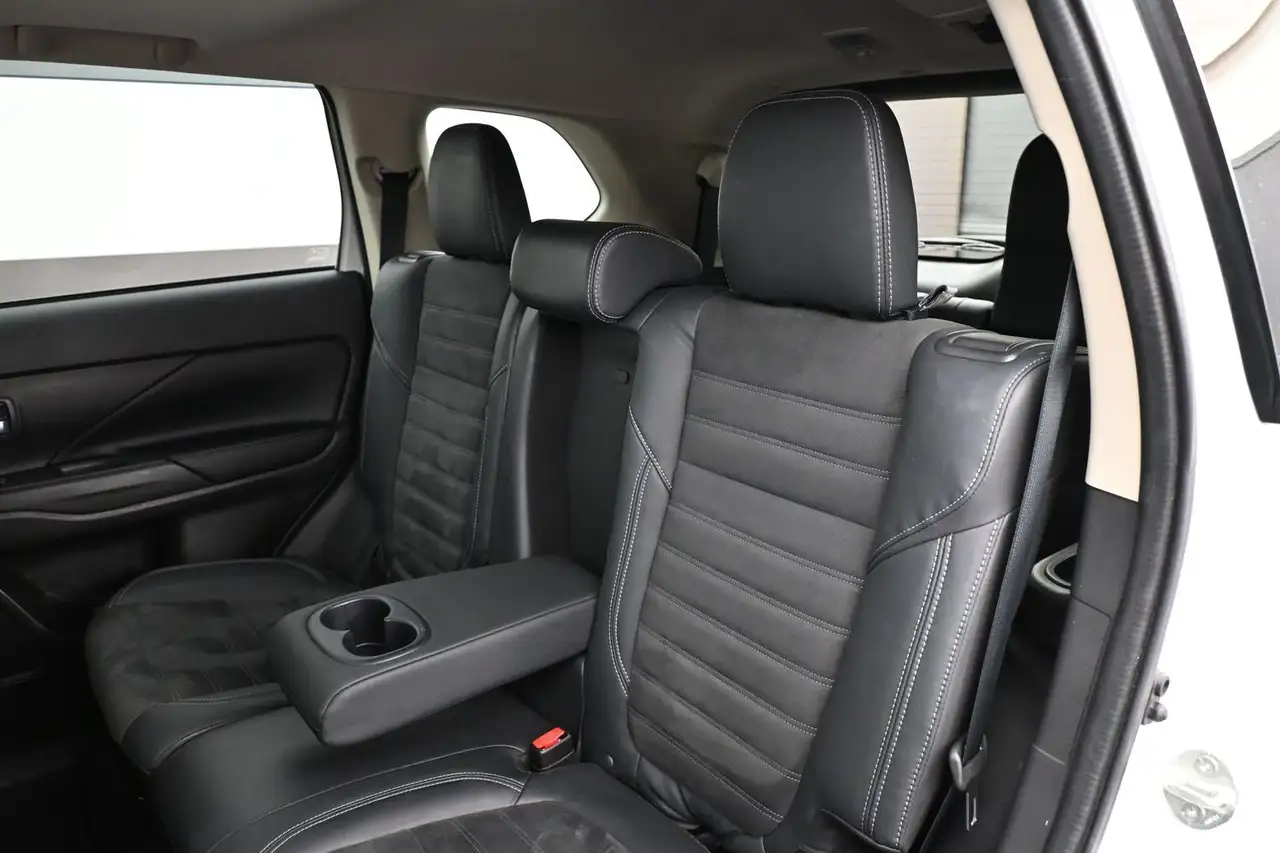 Mitsubishi Outlander снимка Mitsubishi Outlander