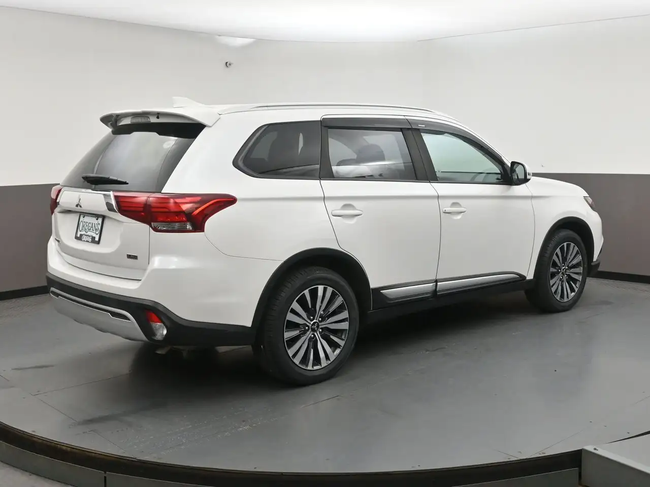 Mitsubishi Outlander снимка Mitsubishi Outlander