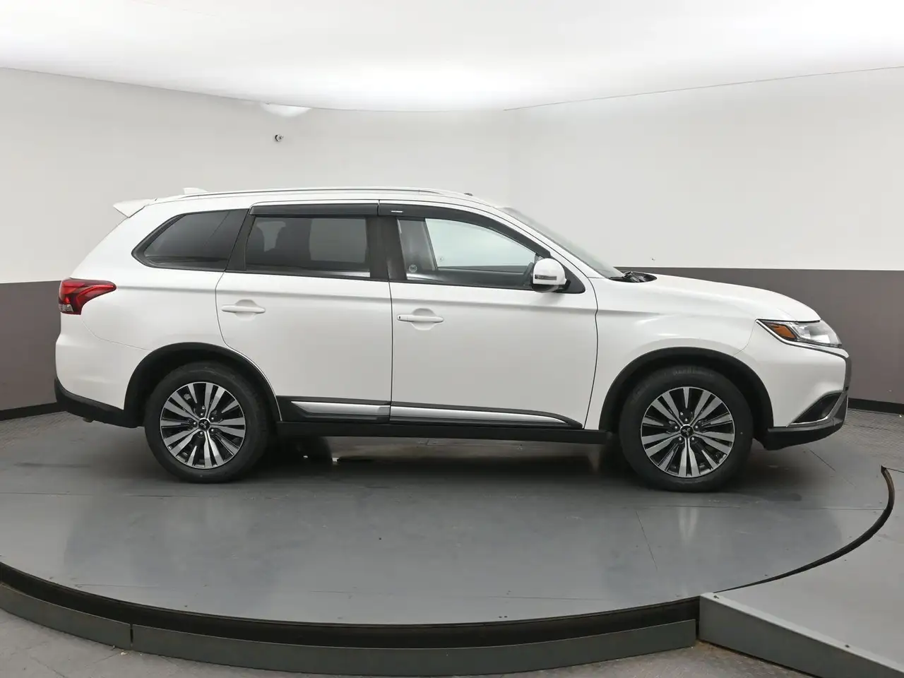 Mitsubishi Outlander снимка Mitsubishi Outlander