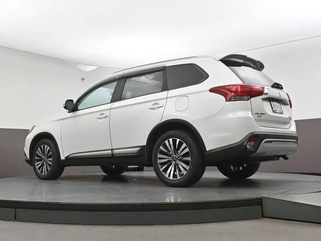 Mitsubishi Outlander снимка Mitsubishi Outlander