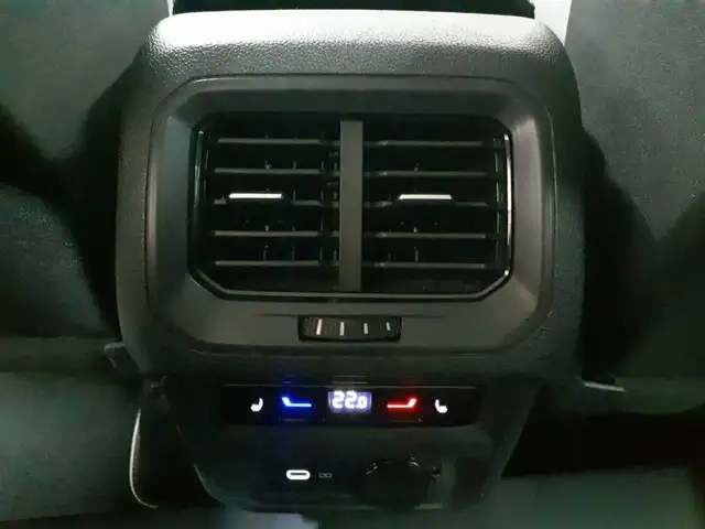 Volkswagen Tiguan view 9