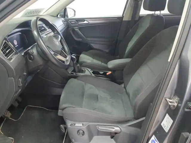 Volkswagen Tiguan view 3