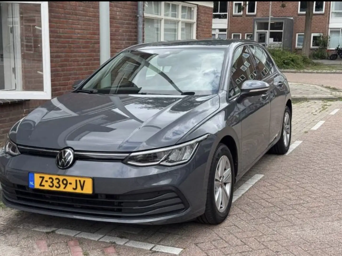 Volkswagen Golf 1.5 TSI Life Bns Grijs - 2
