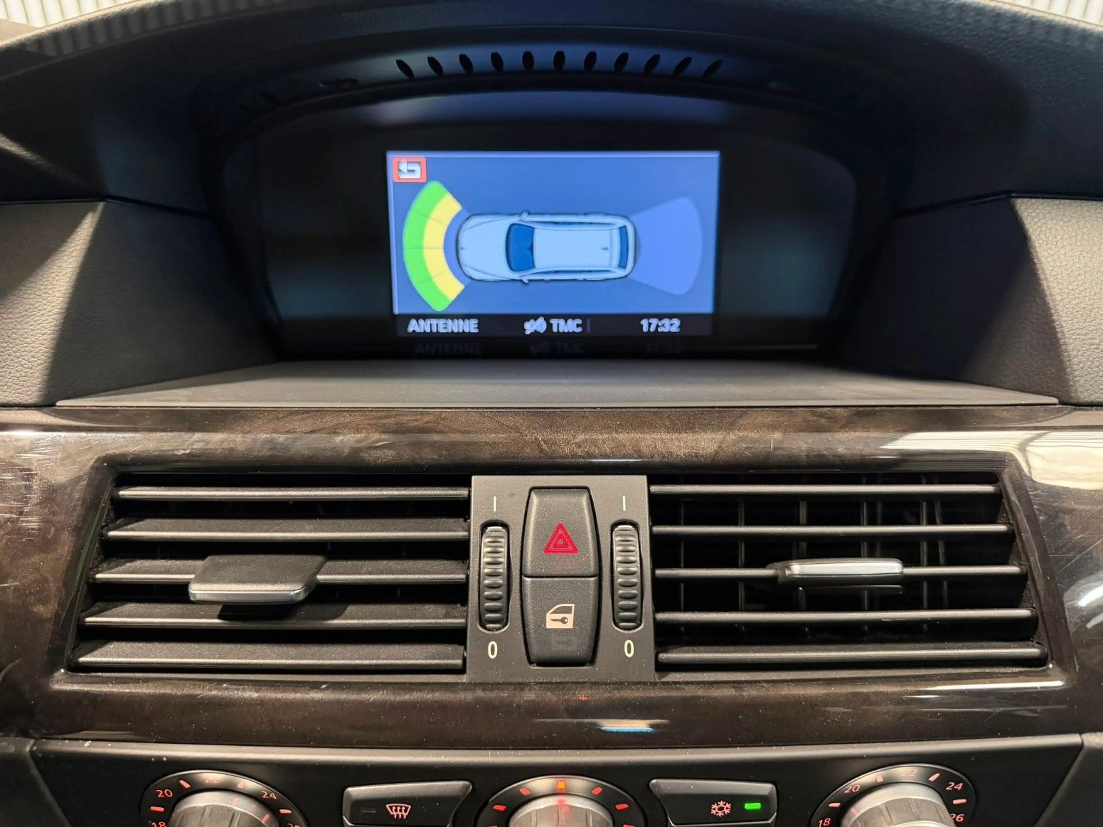 BMW 525 i Touring Edition Lifestyle — photo 15