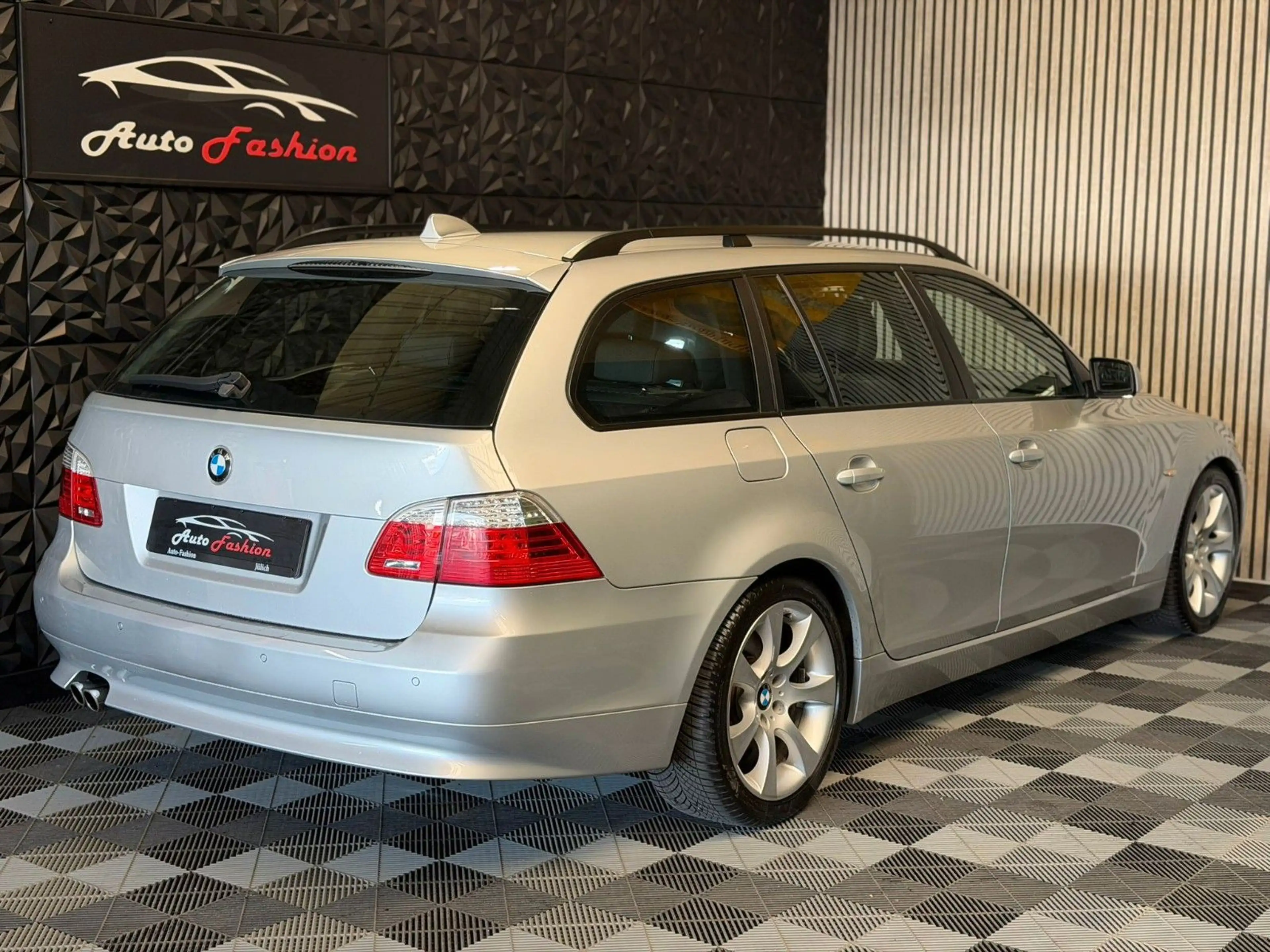 BMW 525 i Touring Edition Lifestyle — photo 6