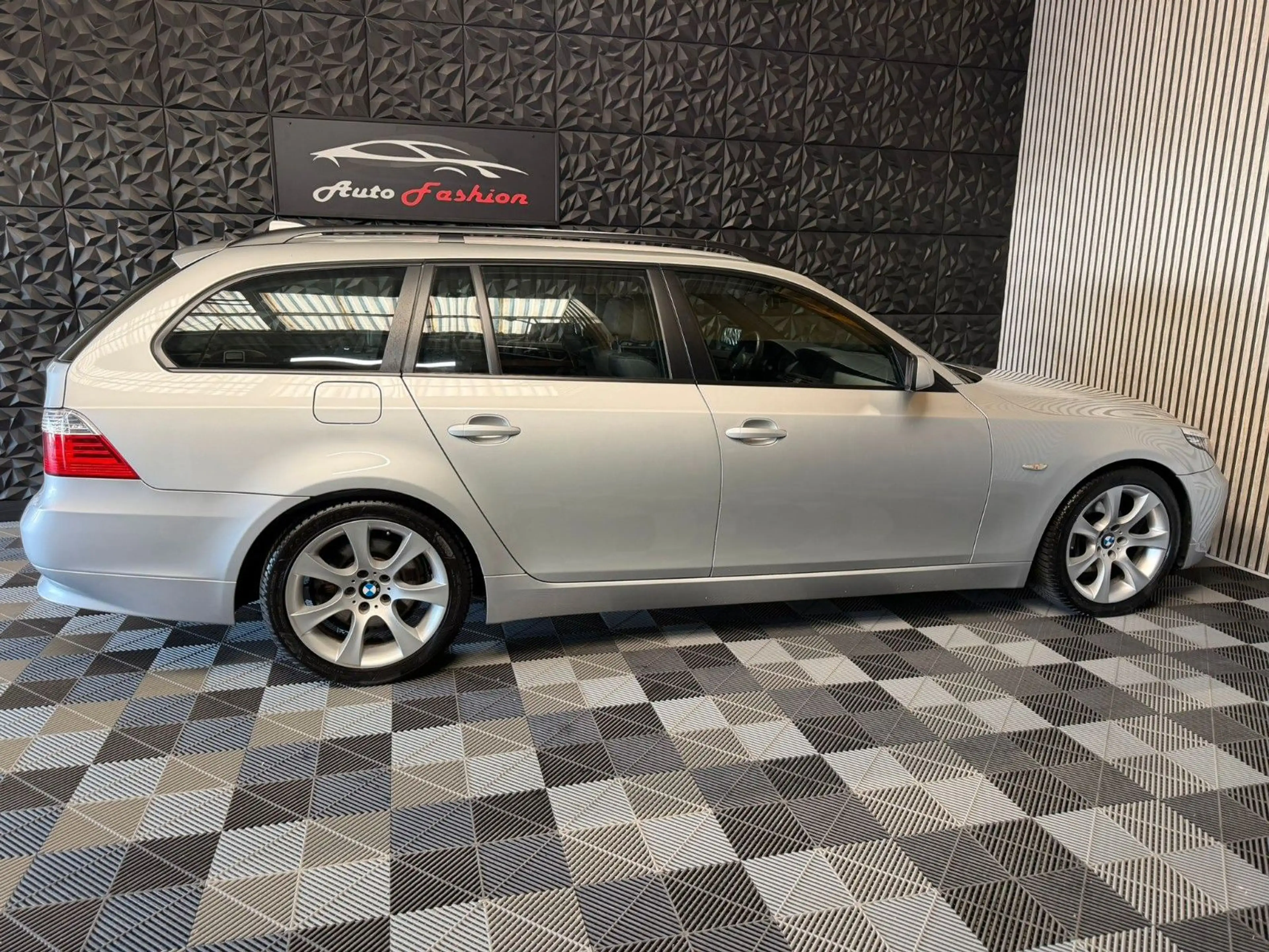 BMW 525 i Touring Edition Lifestyle — photo 9