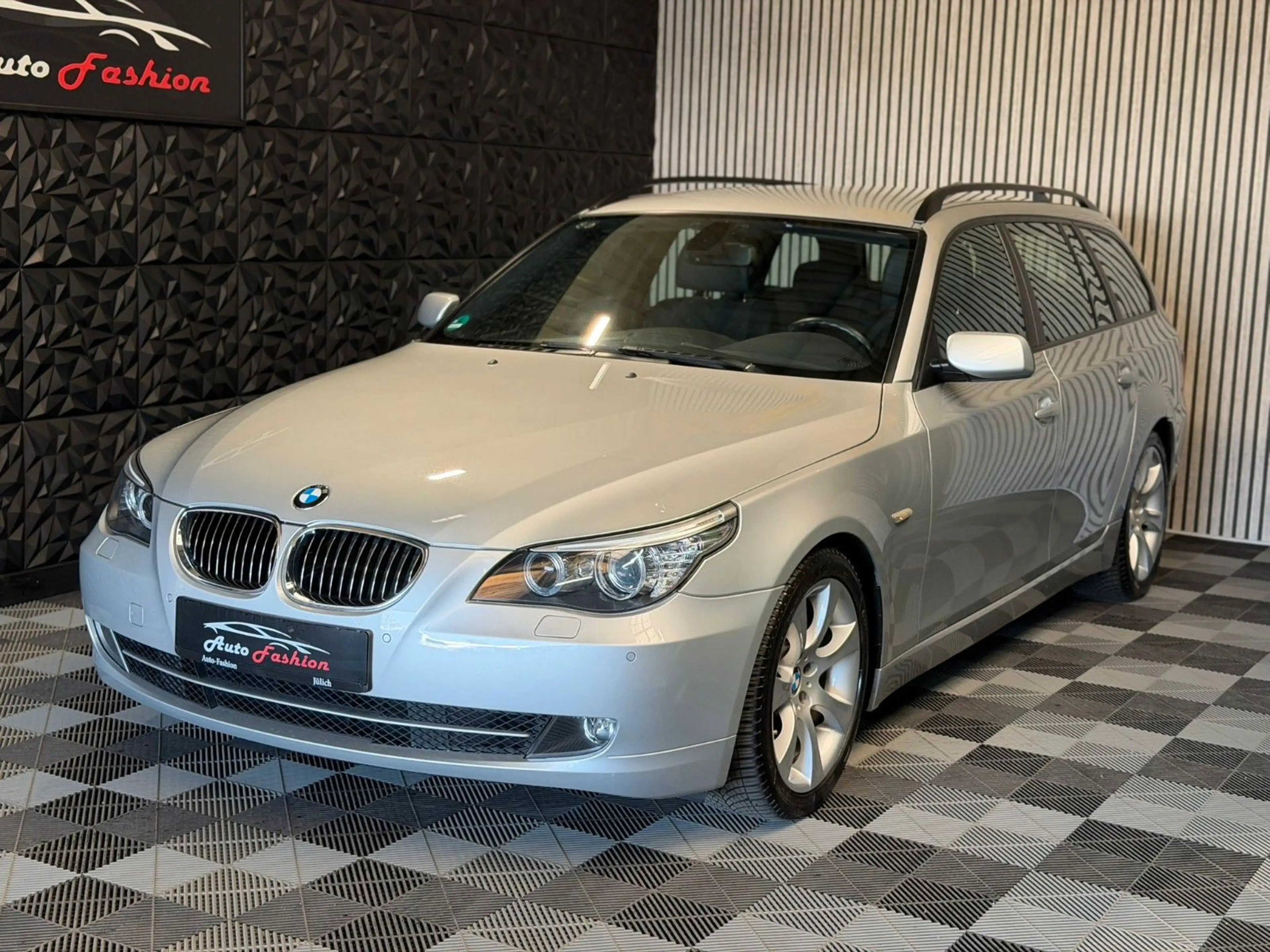 BMW 525 i Touring Edition Lifestyle — photo 13