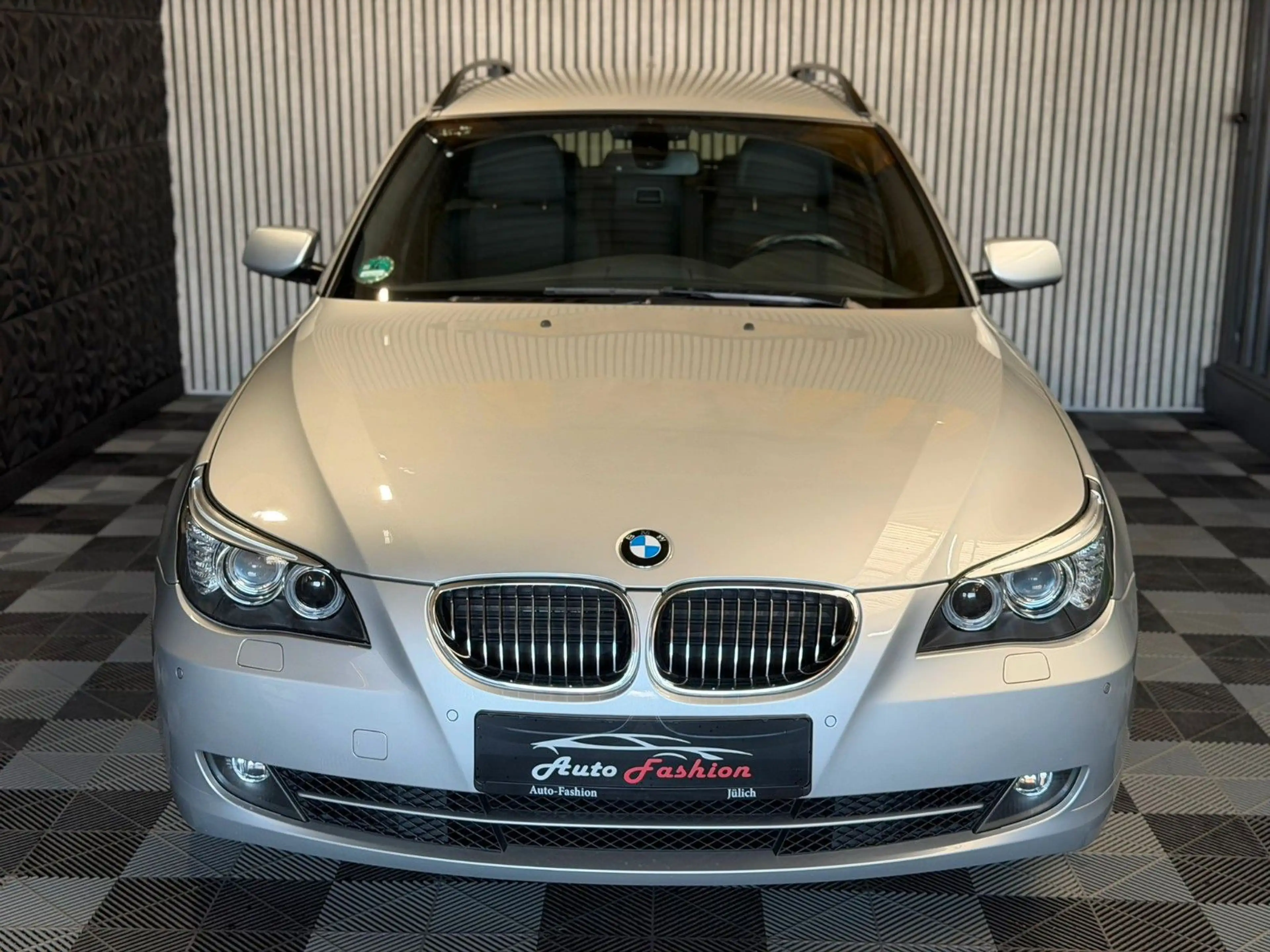 BMW 525 i Touring Edition Lifestyle — photo 12