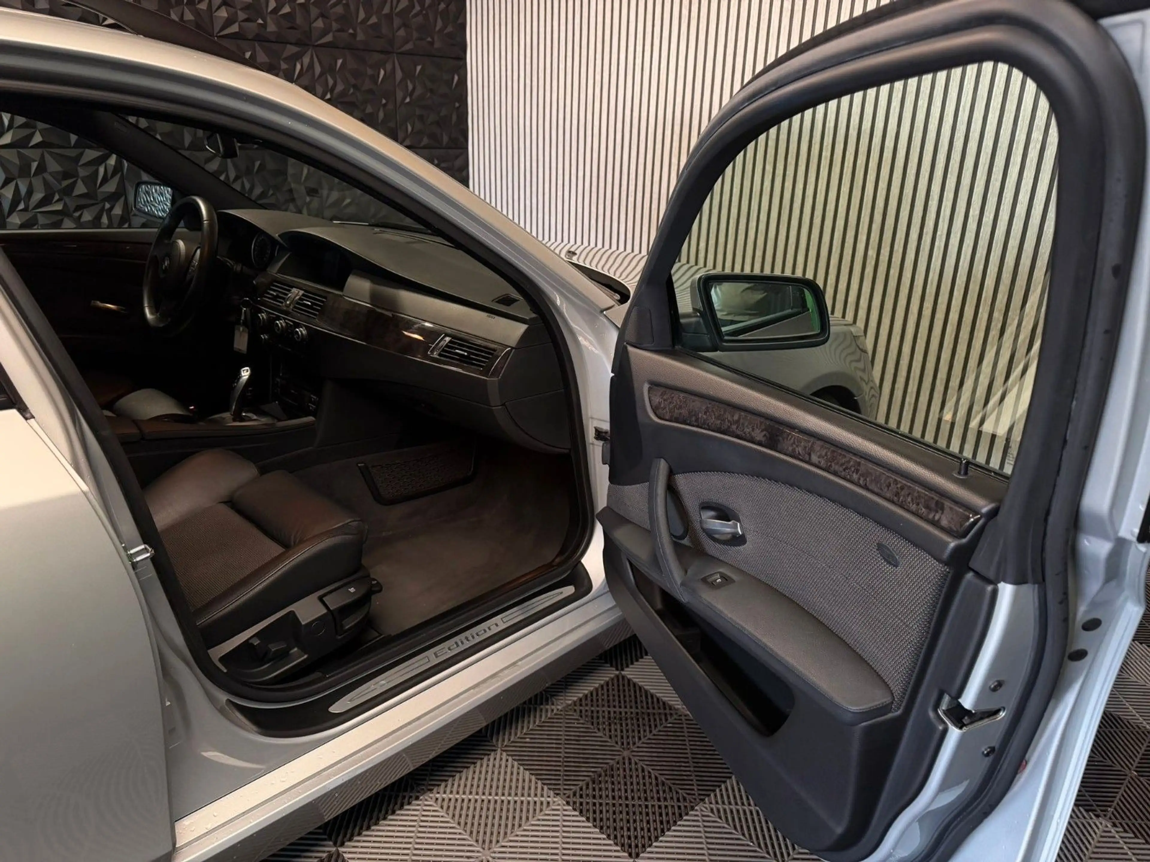 BMW 525 i Touring Edition Lifestyle — photo 7