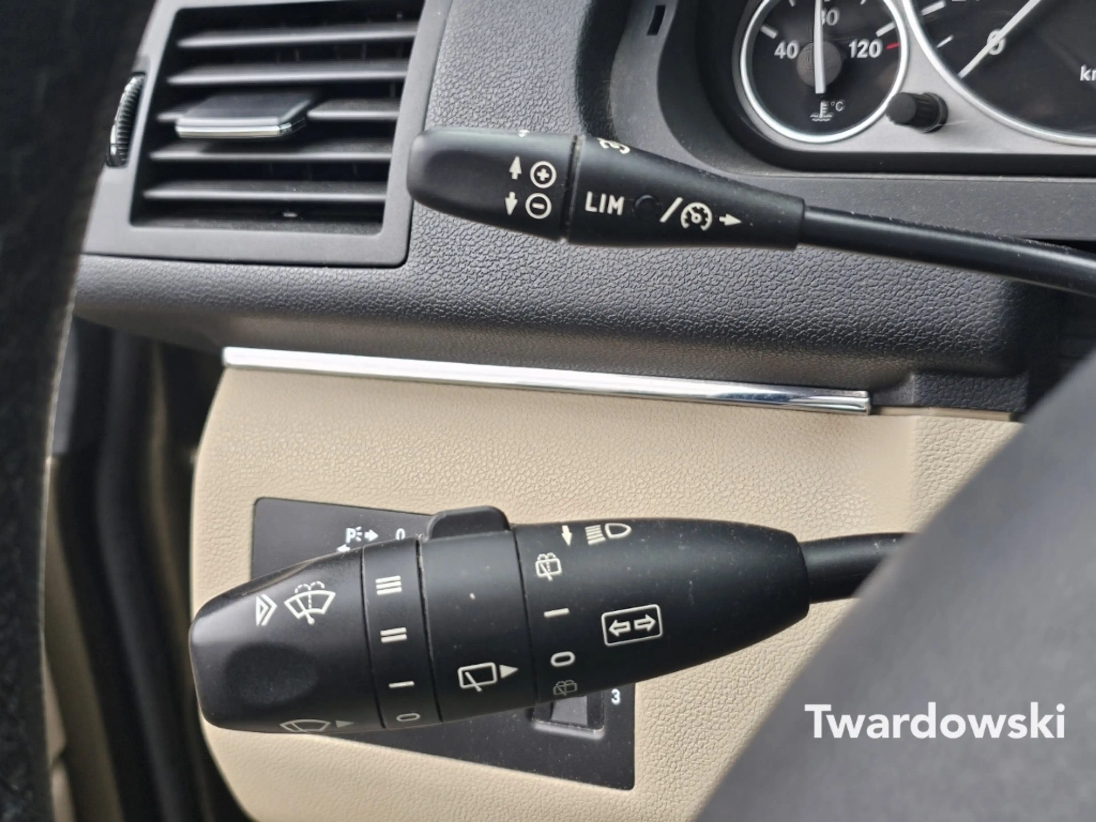 Mercedes-Benz B 200 1.Hand Pano AHK SHZ PDC Vollleder Tempomat — photo 15