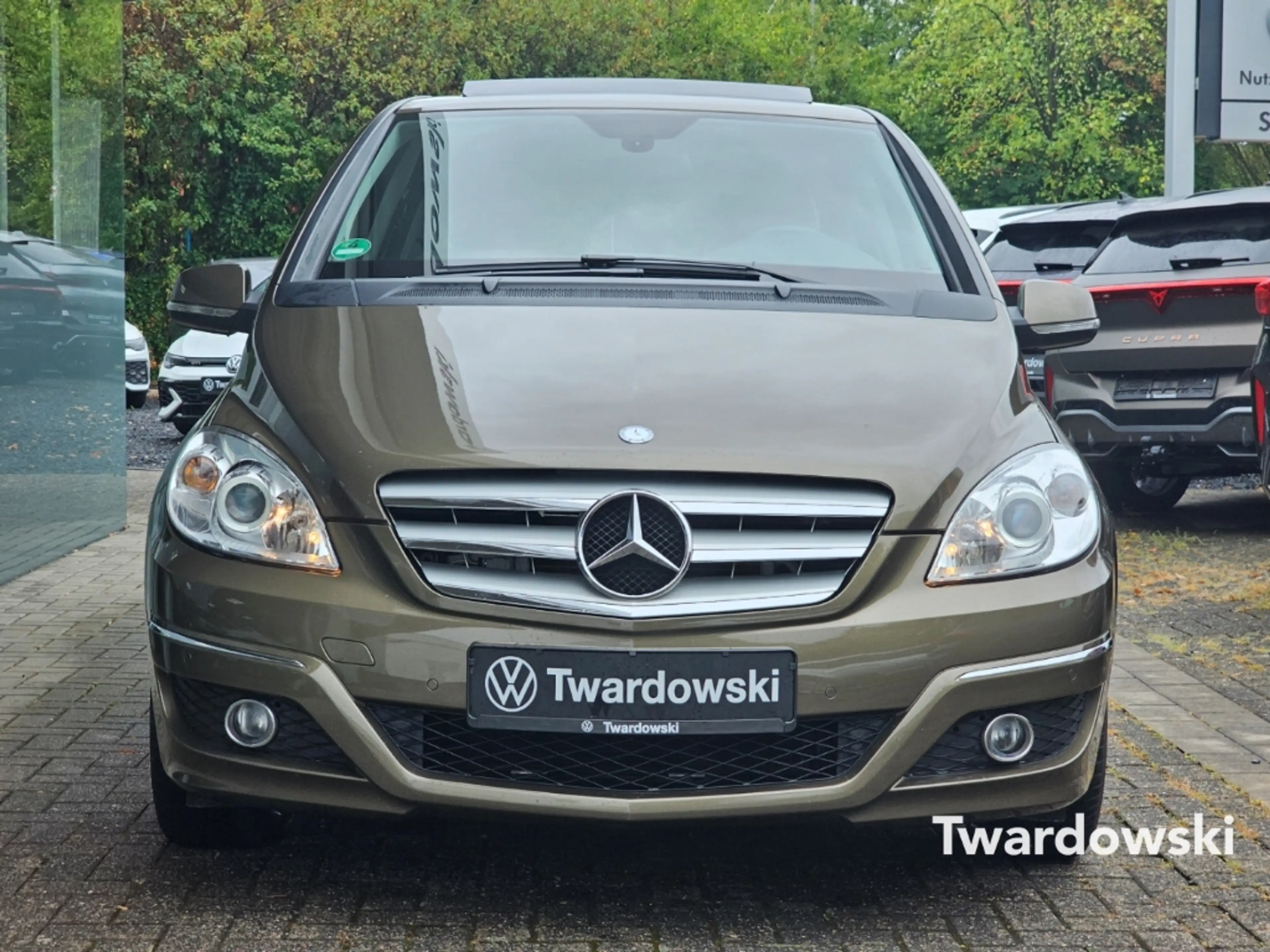 Mercedes-Benz B 200 1.Hand Pano AHK SHZ PDC Vollleder Tempomat — photo 2