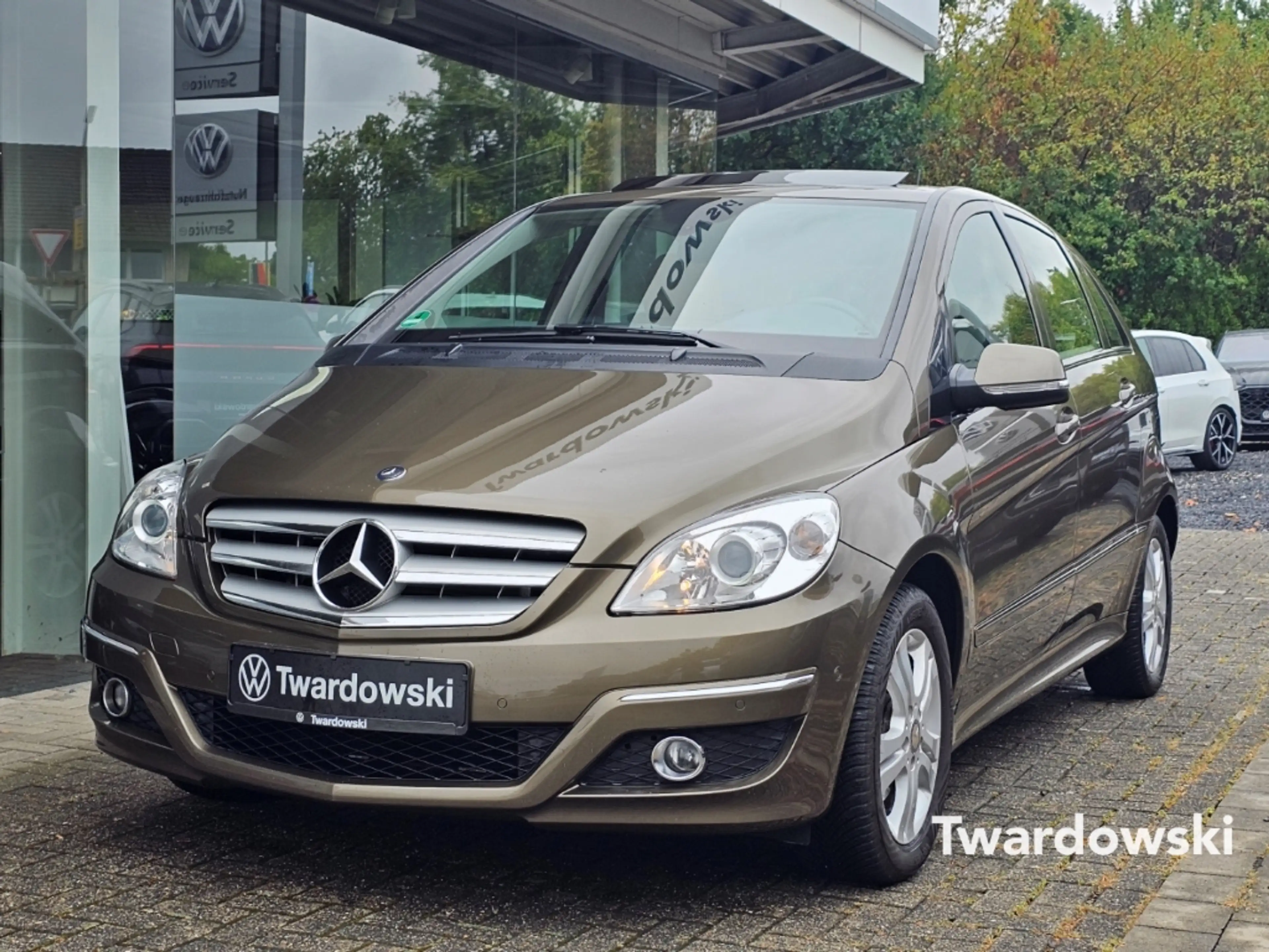 Mercedes-Benz B 200 1.Hand Pano AHK SHZ PDC Vollleder Tempomat — photo 3