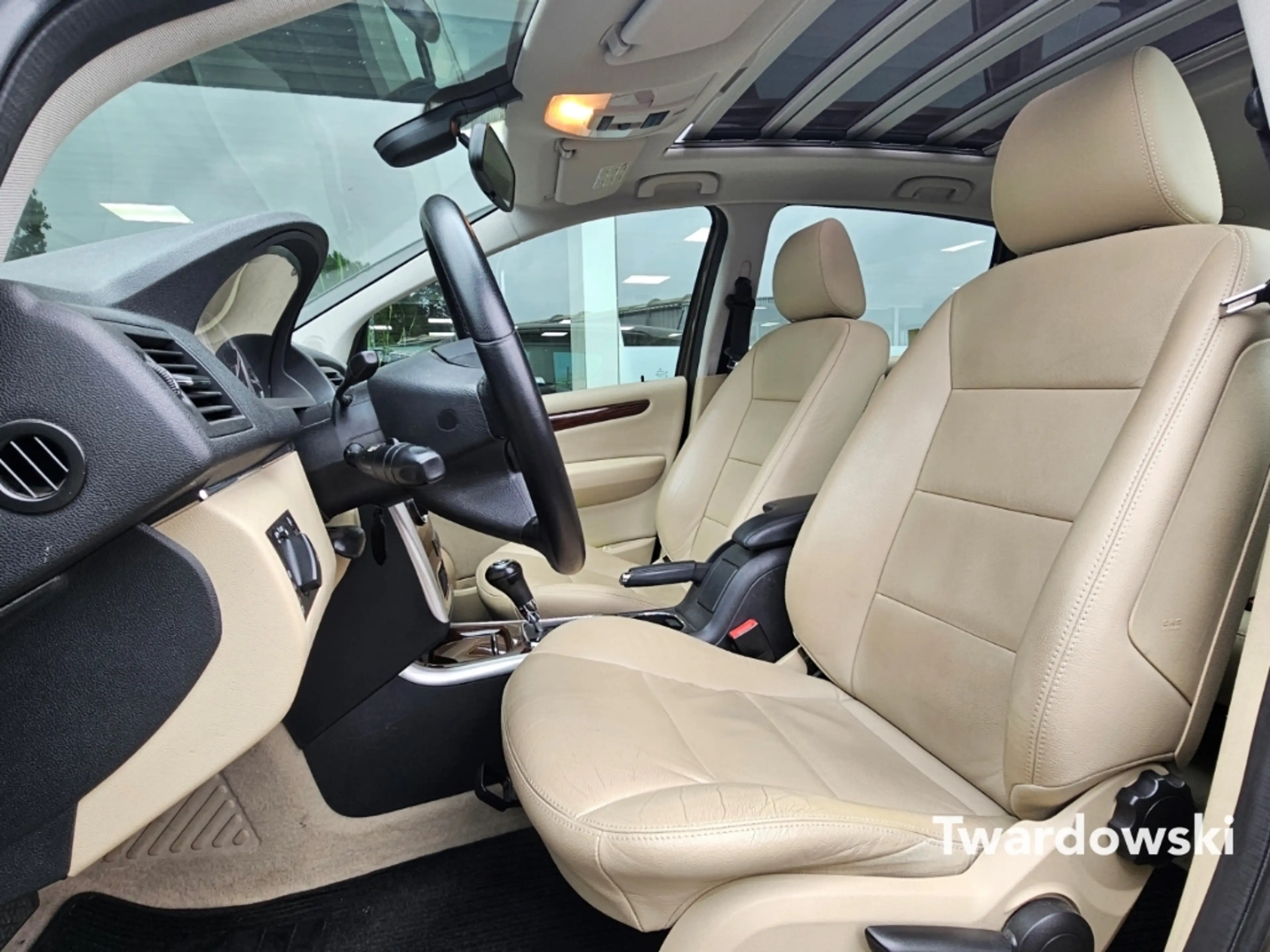 Mercedes-Benz B 200 1.Hand Pano AHK SHZ PDC Vollleder Tempomat — photo 11