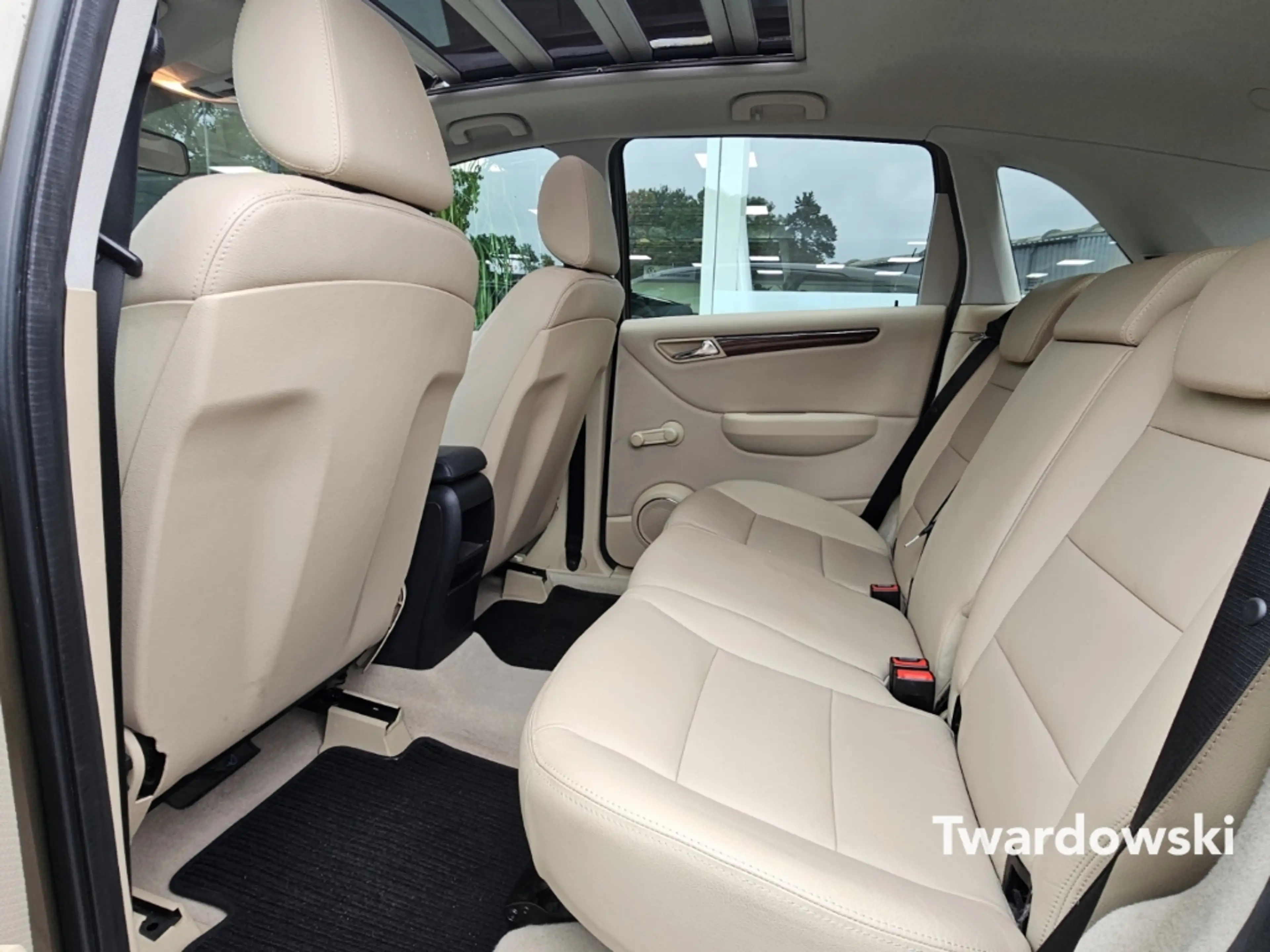 Mercedes-Benz B 200 1.Hand Pano AHK SHZ PDC Vollleder Tempomat — photo 13