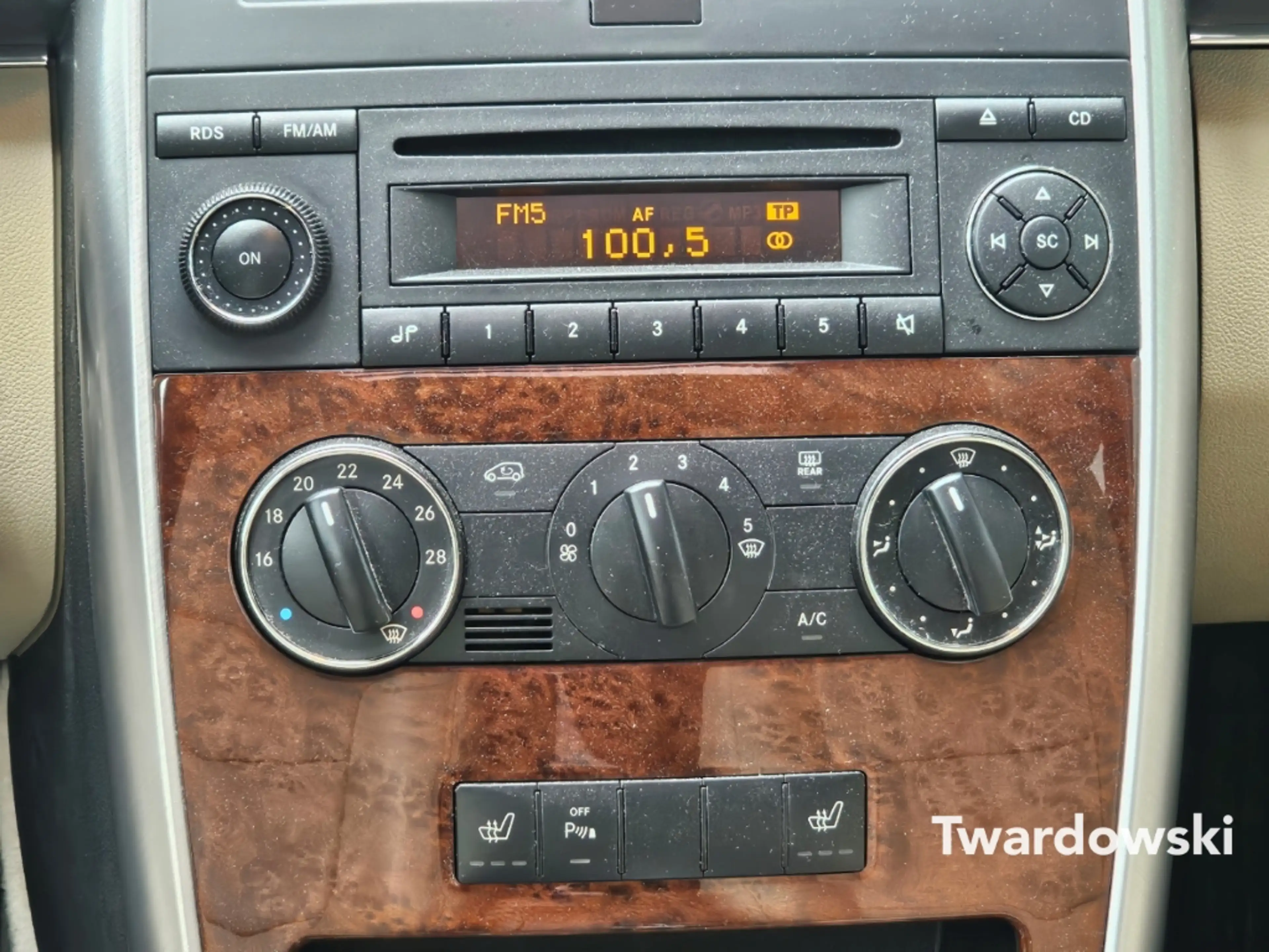 Mercedes-Benz B 200 1.Hand Pano AHK SHZ PDC Vollleder Tempomat — photo 14