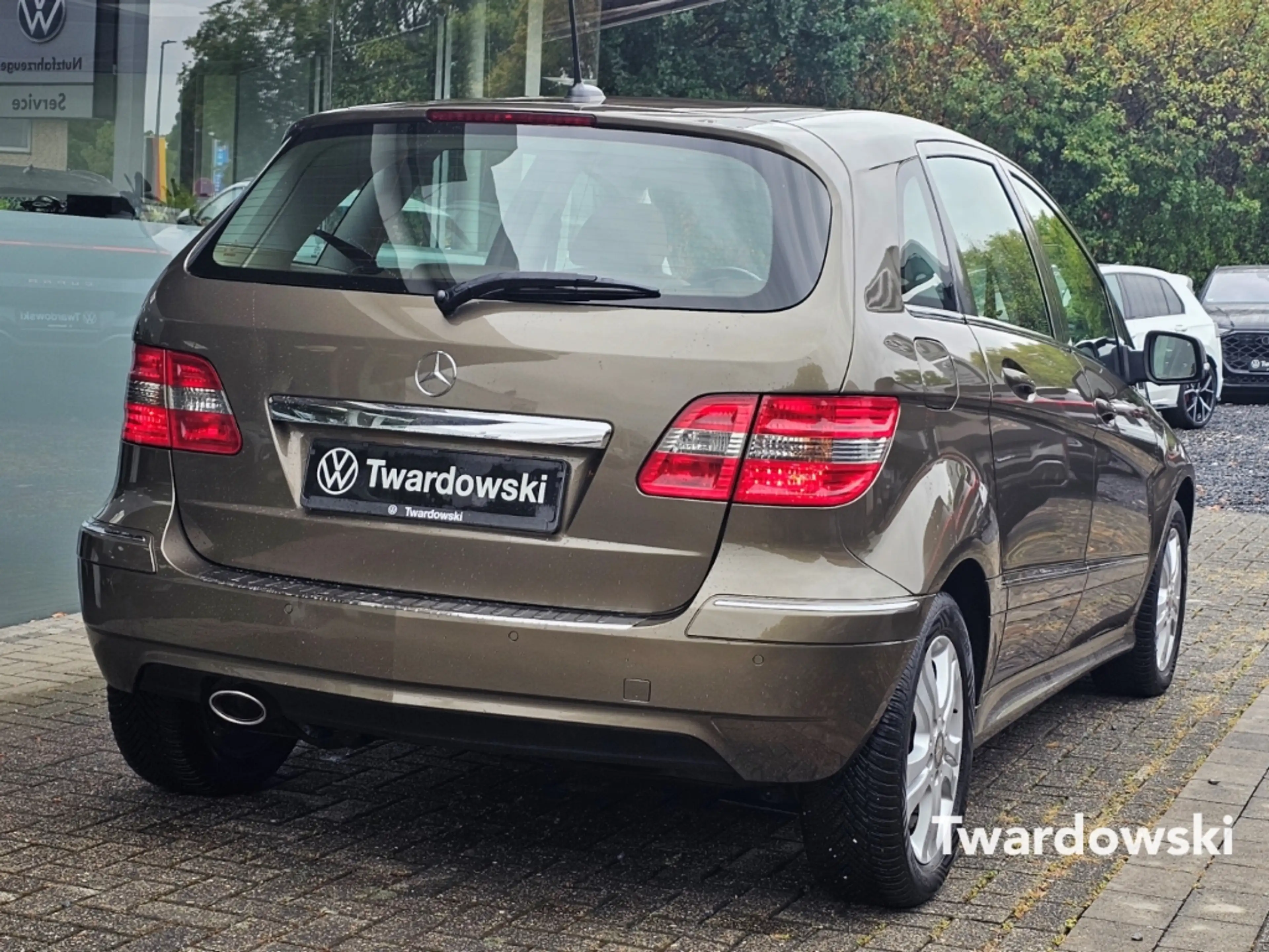 Mercedes-Benz B 200 1.Hand Pano AHK SHZ PDC Vollleder Tempomat — photo 6