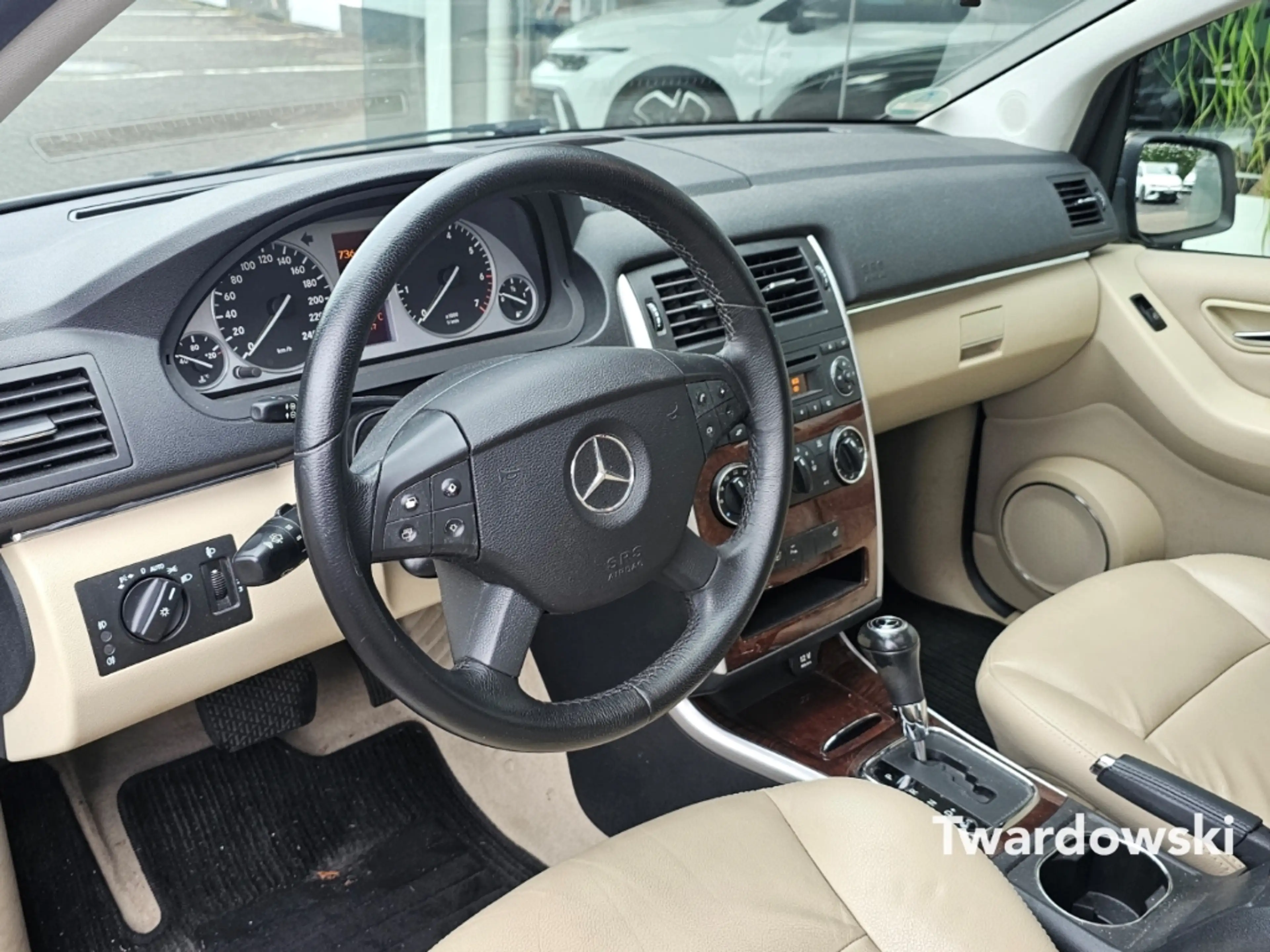 Mercedes-Benz B 200 1.Hand Pano AHK SHZ PDC Vollleder Tempomat — photo 8