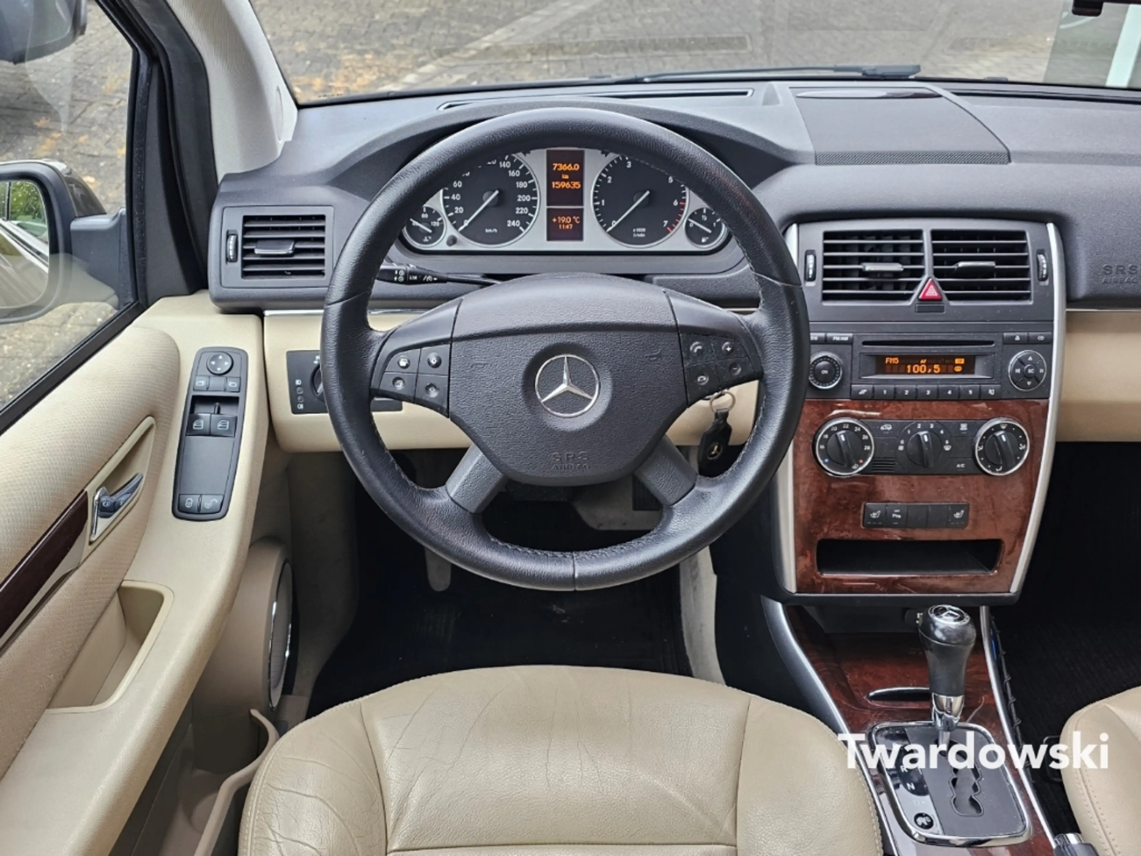 Mercedes-Benz B 200 1.Hand Pano AHK SHZ PDC Vollleder Tempomat — photo 9