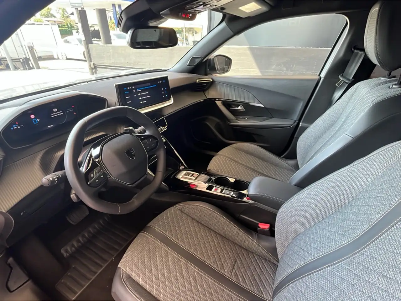Peugeot 2008 Hybrid 145cv e-DCS6 Allure auto, миниатюра 7