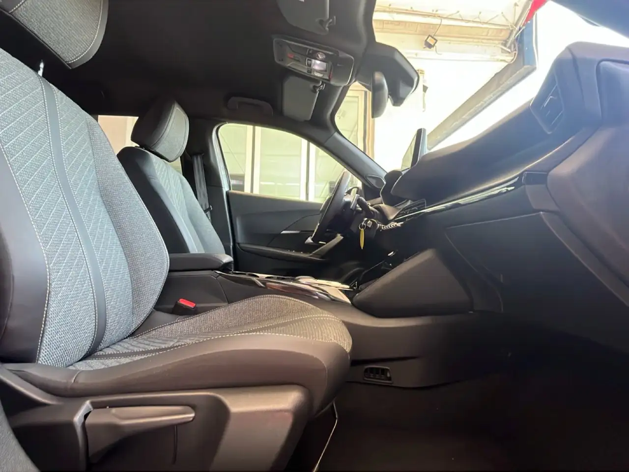 Peugeot 2008 Hybrid 145cv e-DCS6 Allure auto, миниатюра 8