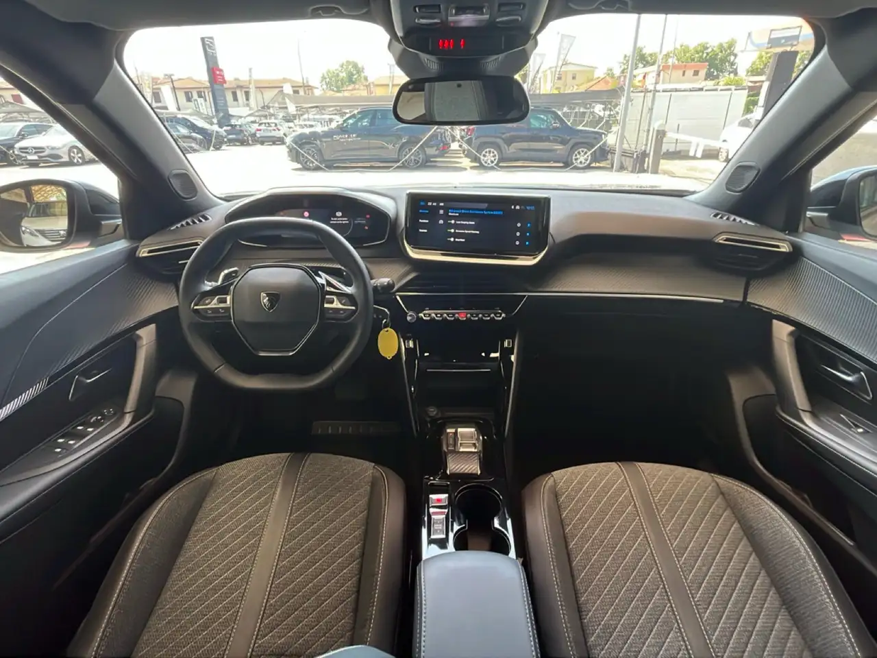 Peugeot 2008 Hybrid 145cv e-DCS6 Allure auto, миниатюра 11