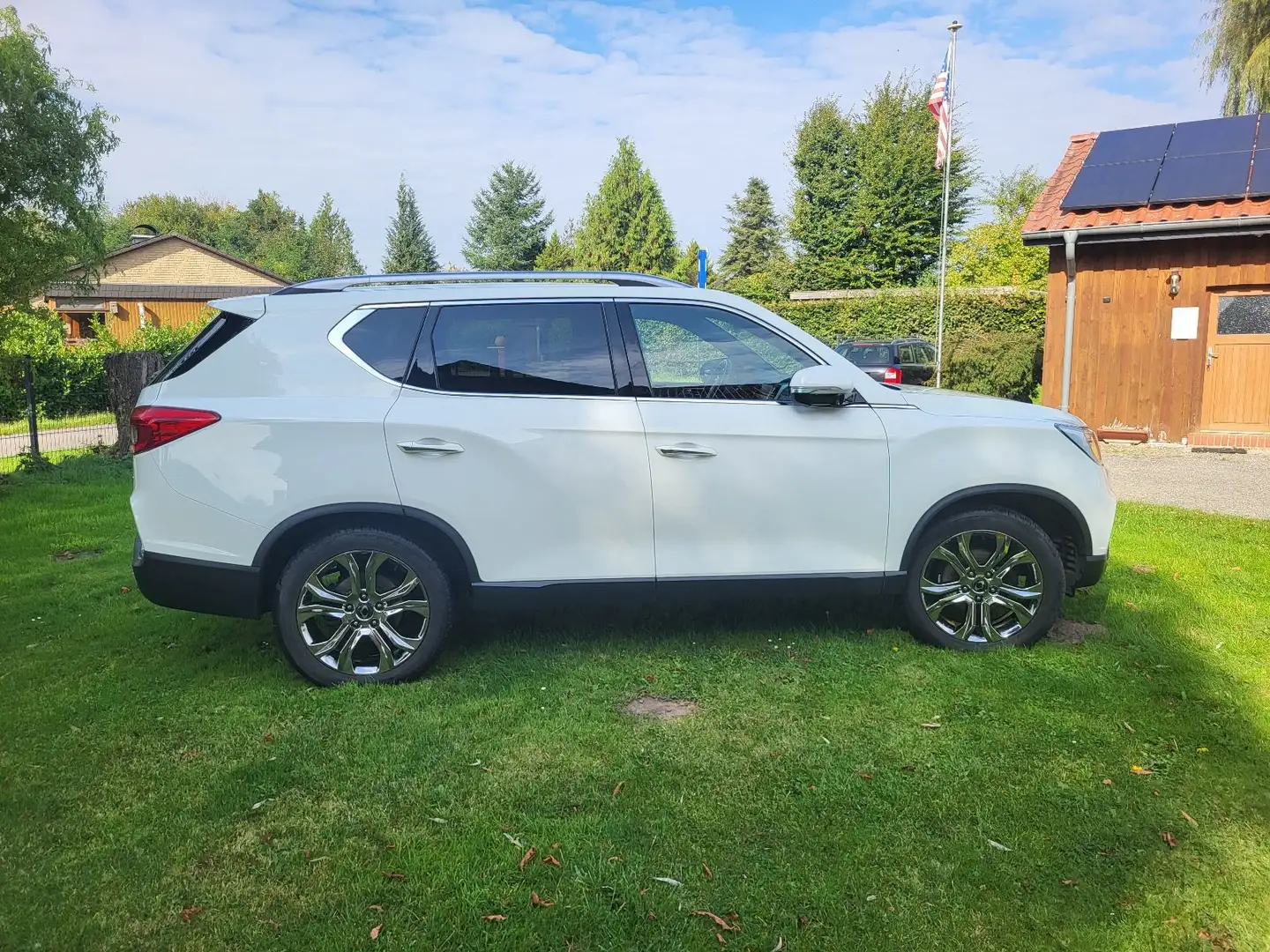 SsangYong Rexton Rexton 2.2 e-XDi 220 4WD Aut. Sapphire 3,5 to AHK Weiß - 2