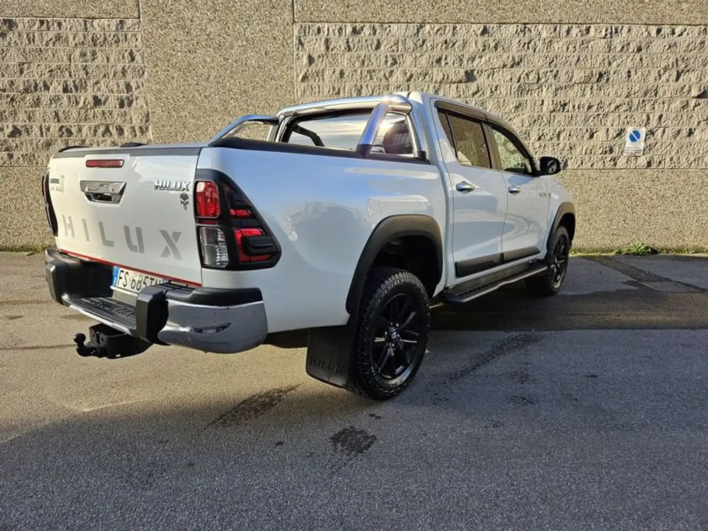 Toyota Hilux 2.4 D-4D A/T 4WD 4 porte Double Cab Executive Fehér - 2