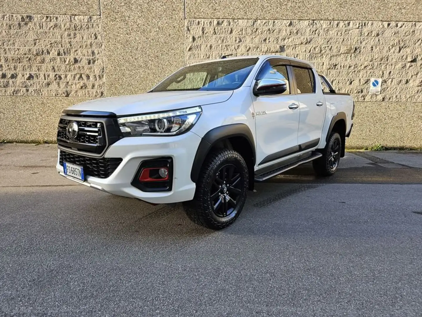 Toyota Hilux 2.4 D-4D A/T 4WD 4 porte Double Cab Executive Fehér - 1