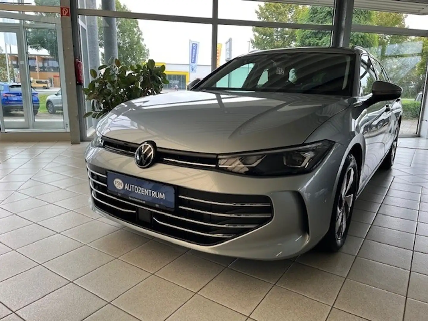 Volkswagen Passat Variant 2.0 TDI Business DSG NAVI ACC EASY RFK Silber - 2