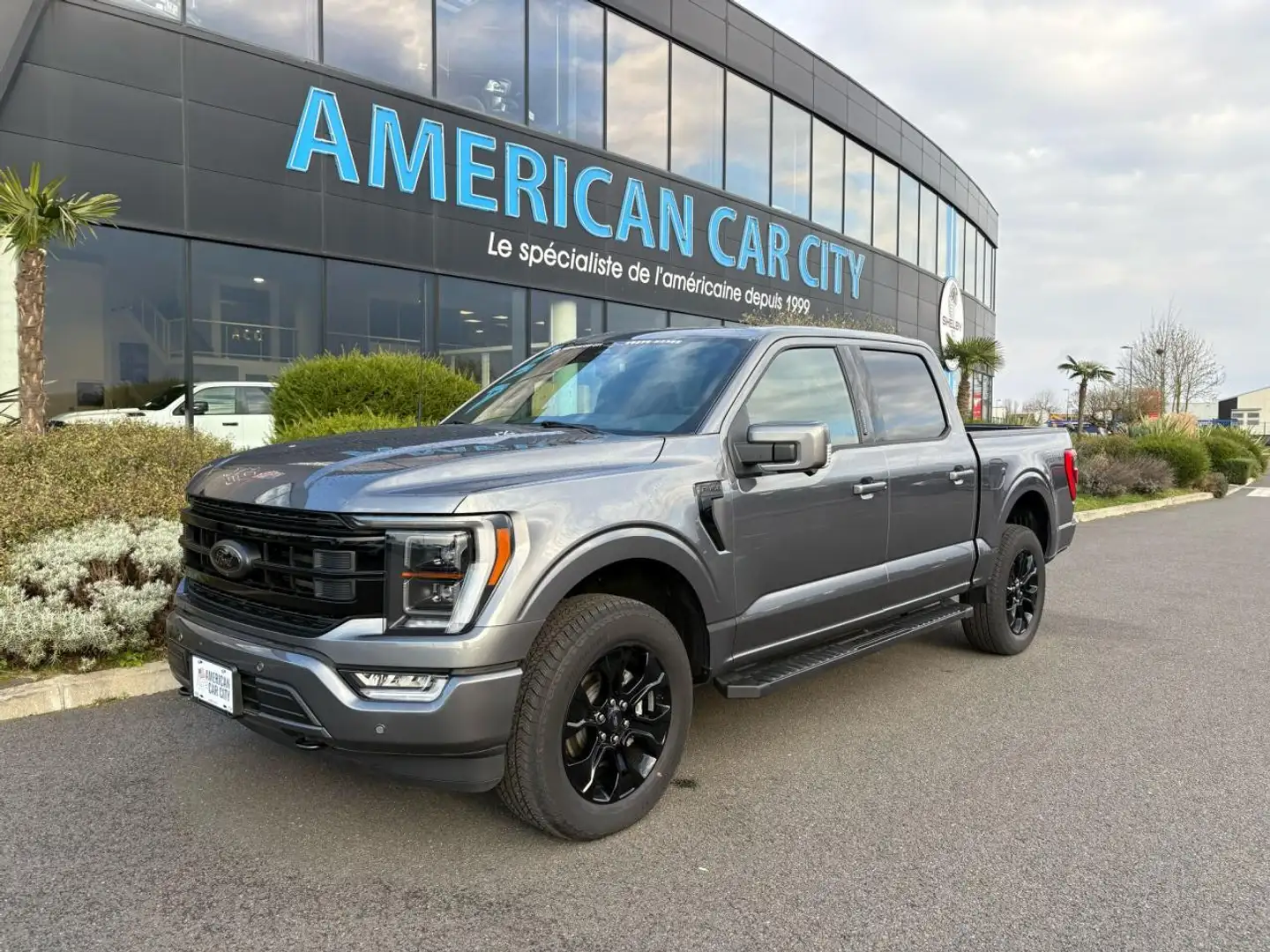Ford F 150 Supercrew LARIAT Black Package V8 5.0L FLEXFUEL Gris - 1