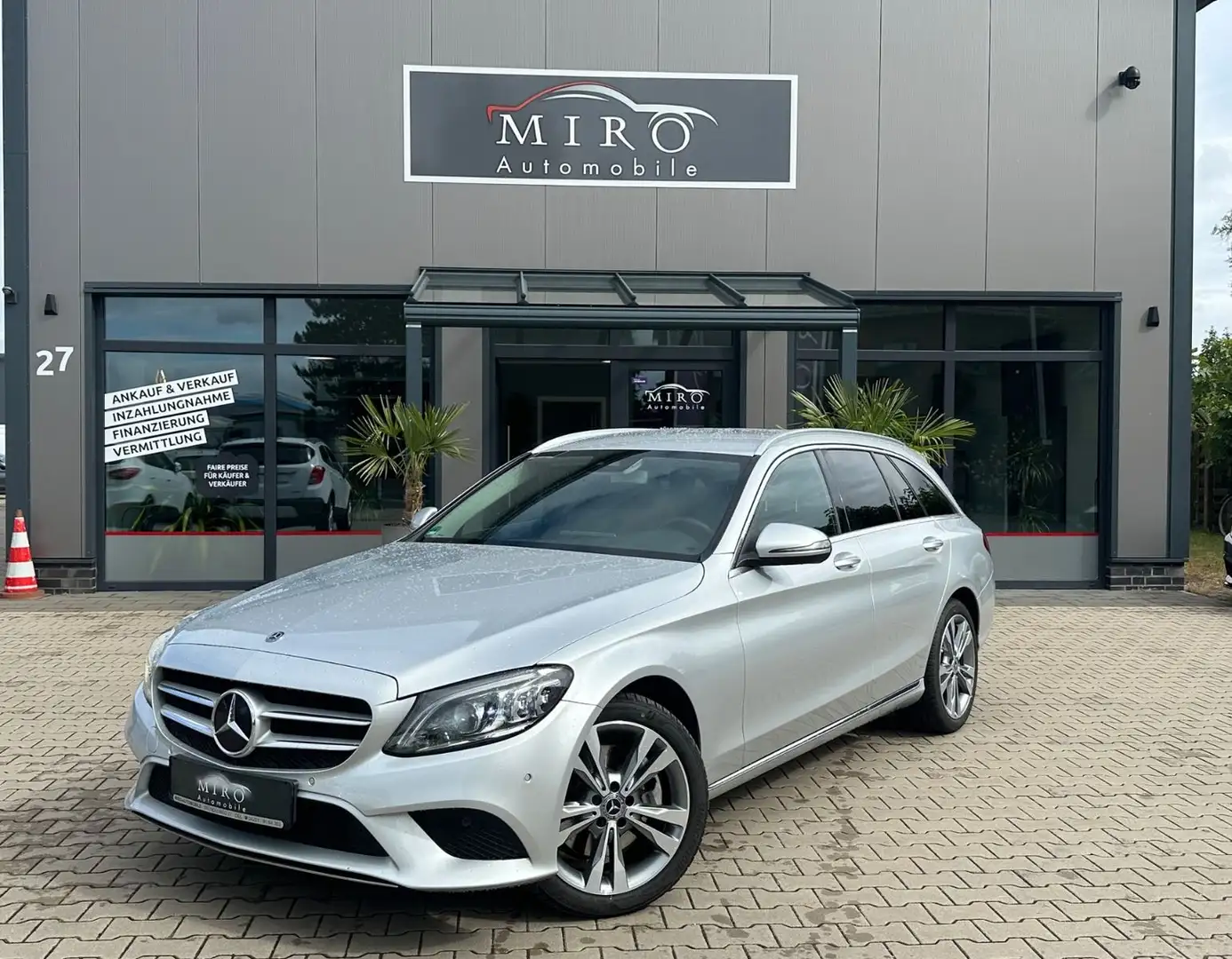 Mercedes-Benz C 300 T-Modell 4MATIC T Silber - 1