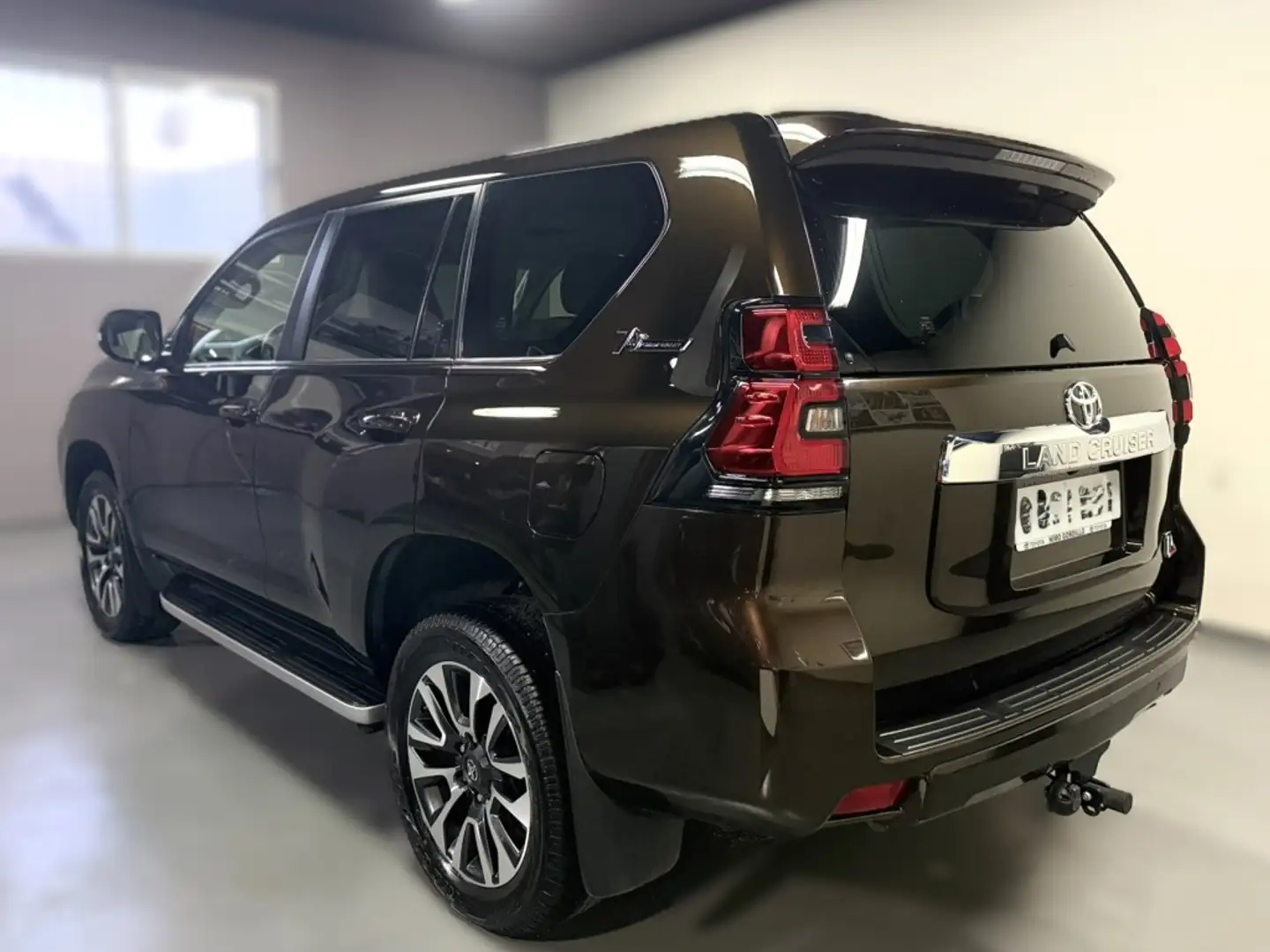 Toyota Land Cruiser D-4D VXL Aut. Marrón - 2