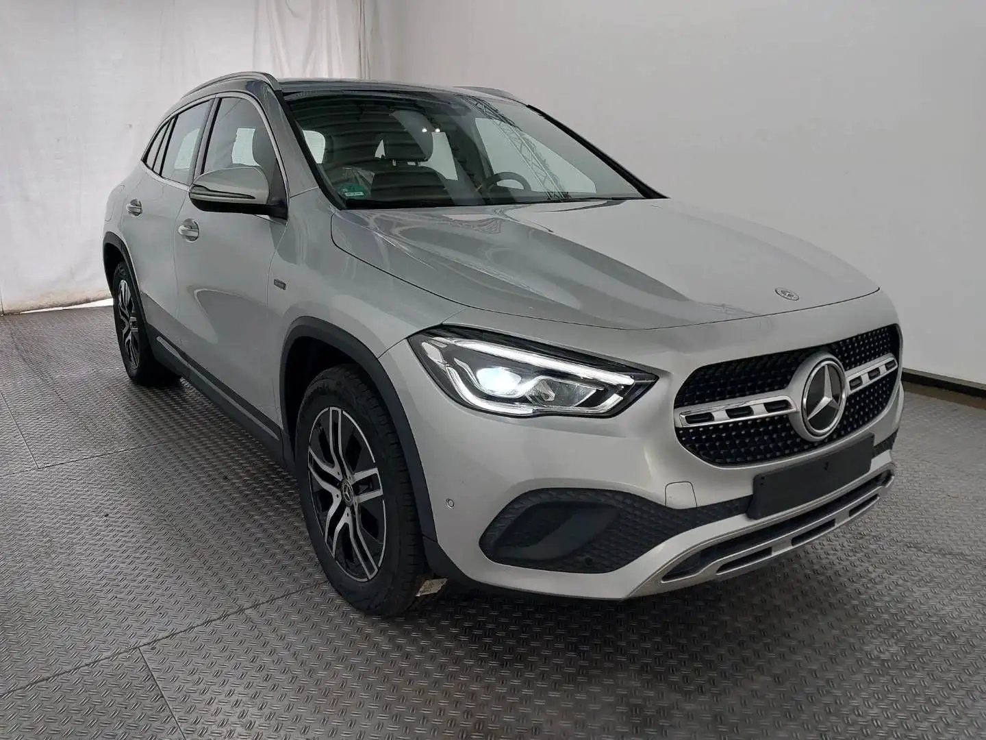 Mercedes-Benz GLA 250 e LED*Leder*Kamera*Navi*DigTacho*STHZG Plateado - 2