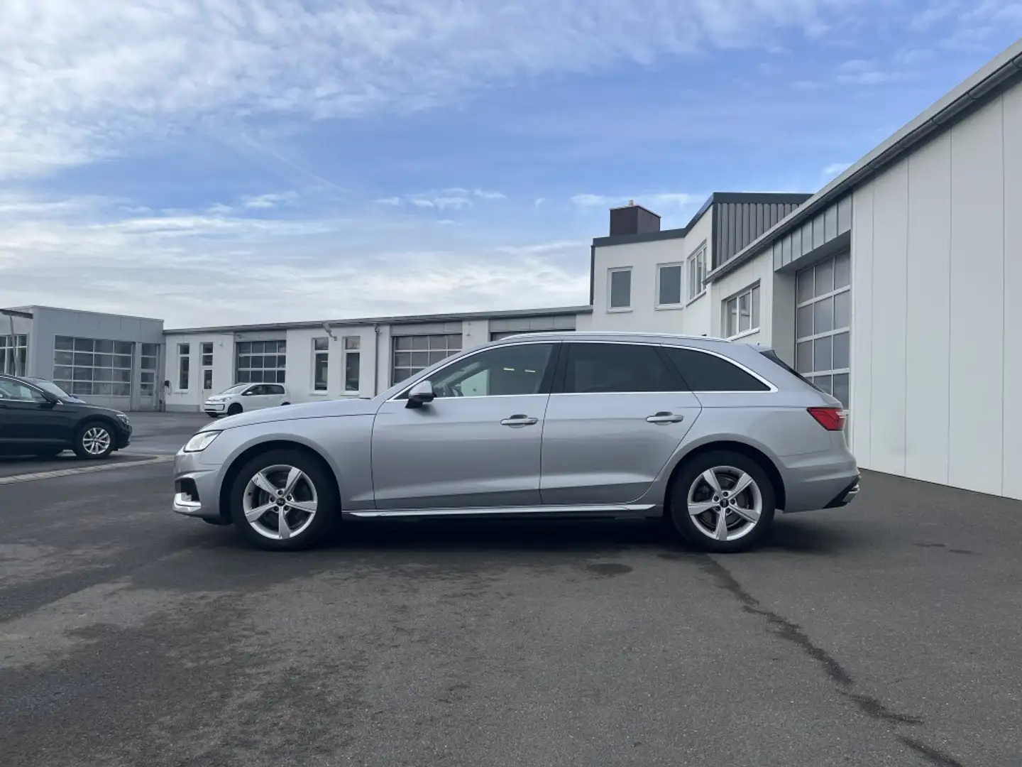 Audi A4 Avant 35 2.0 TDI S tronic advanced 172€ m. 20% A Gümüş rengi - 2