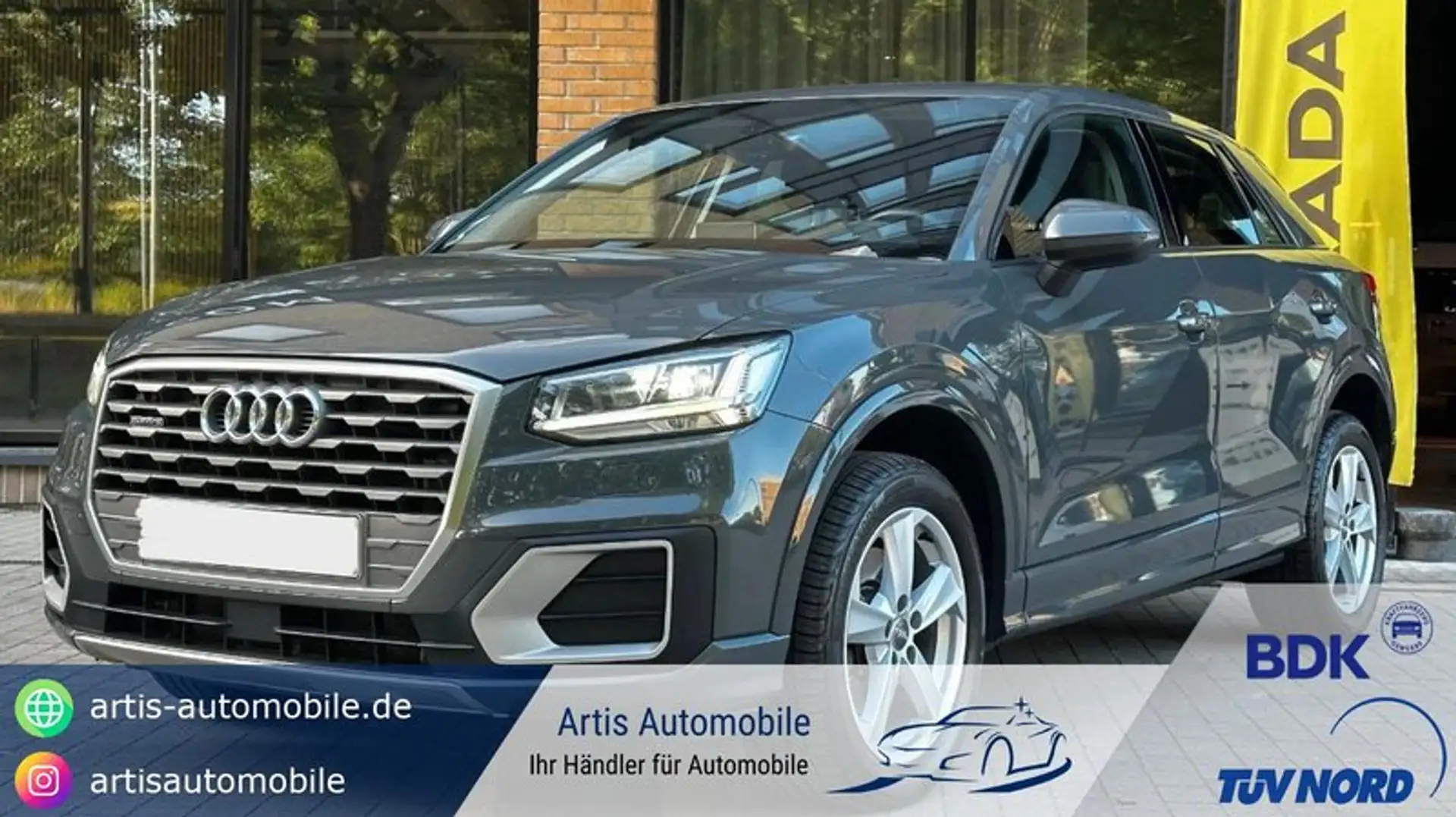 Audi Q2 quattro sport *PARKSENSOREN*CARPLAY-NAVI* Grau - 1