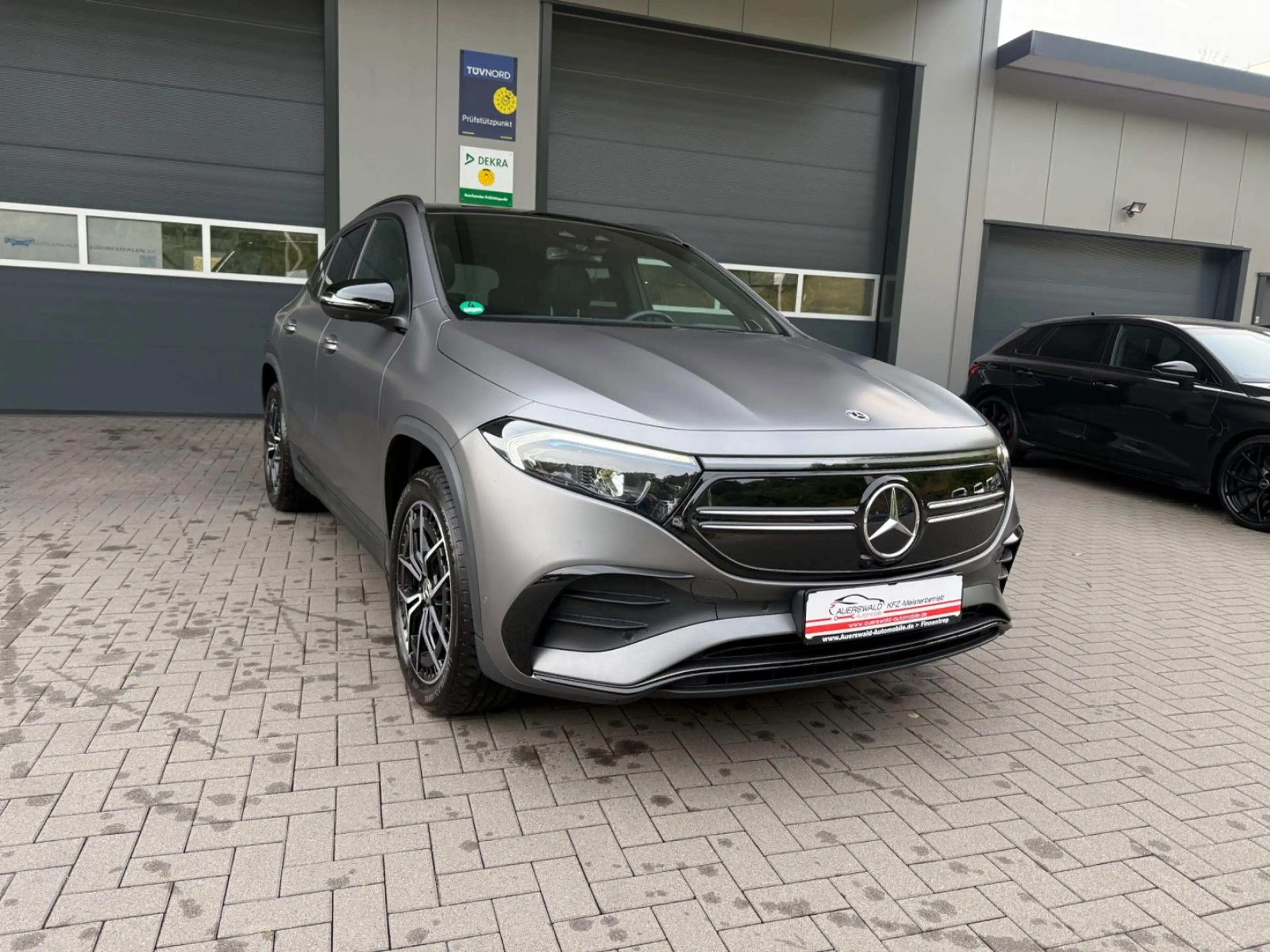 Mercedes-Benz EQA 300 4Matic AMG Line * Night Paket *App *AHK — photo 3
