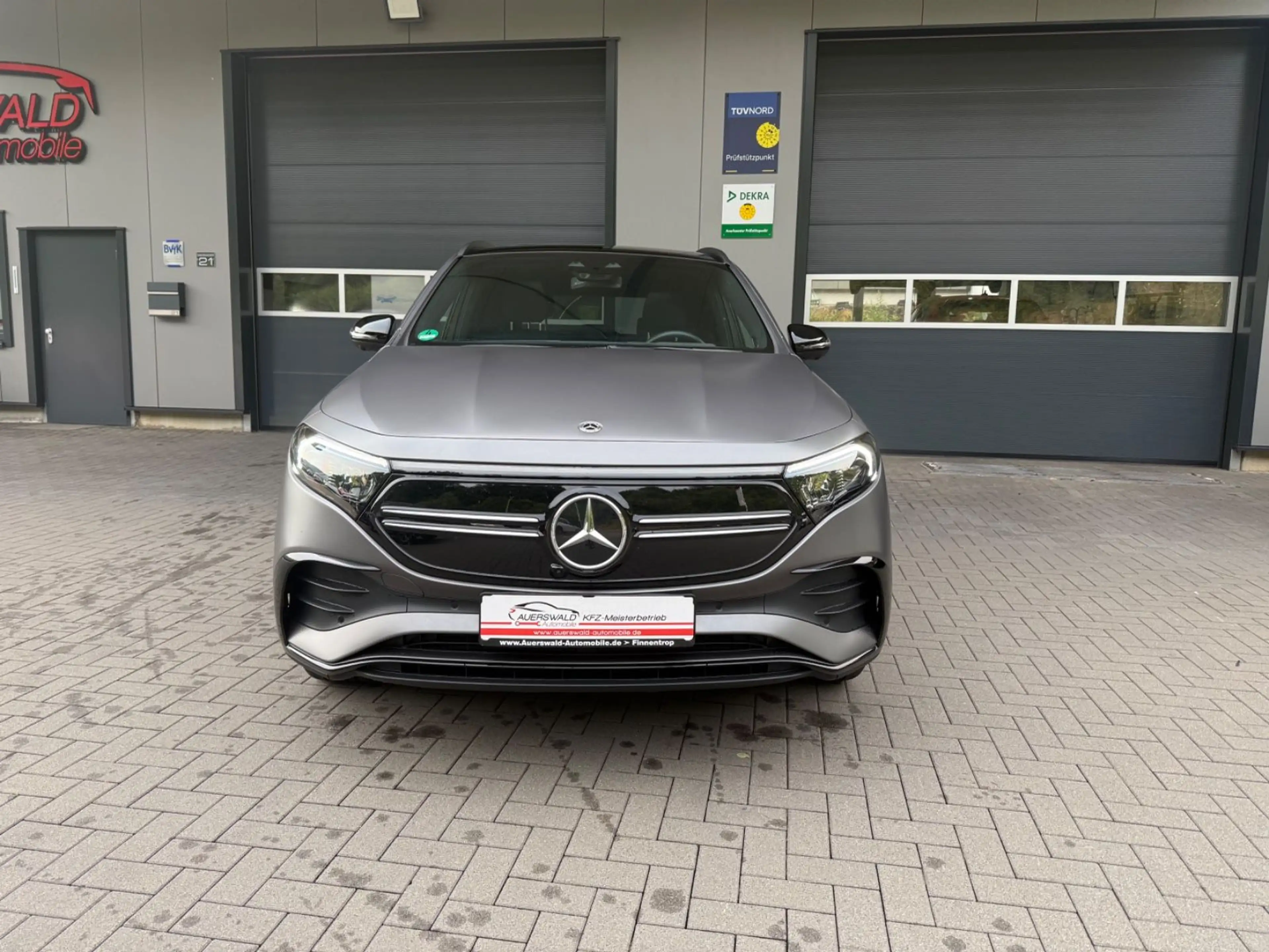 Mercedes-Benz EQA 300 4Matic AMG Line * Night Paket *App *AHK — photo 2