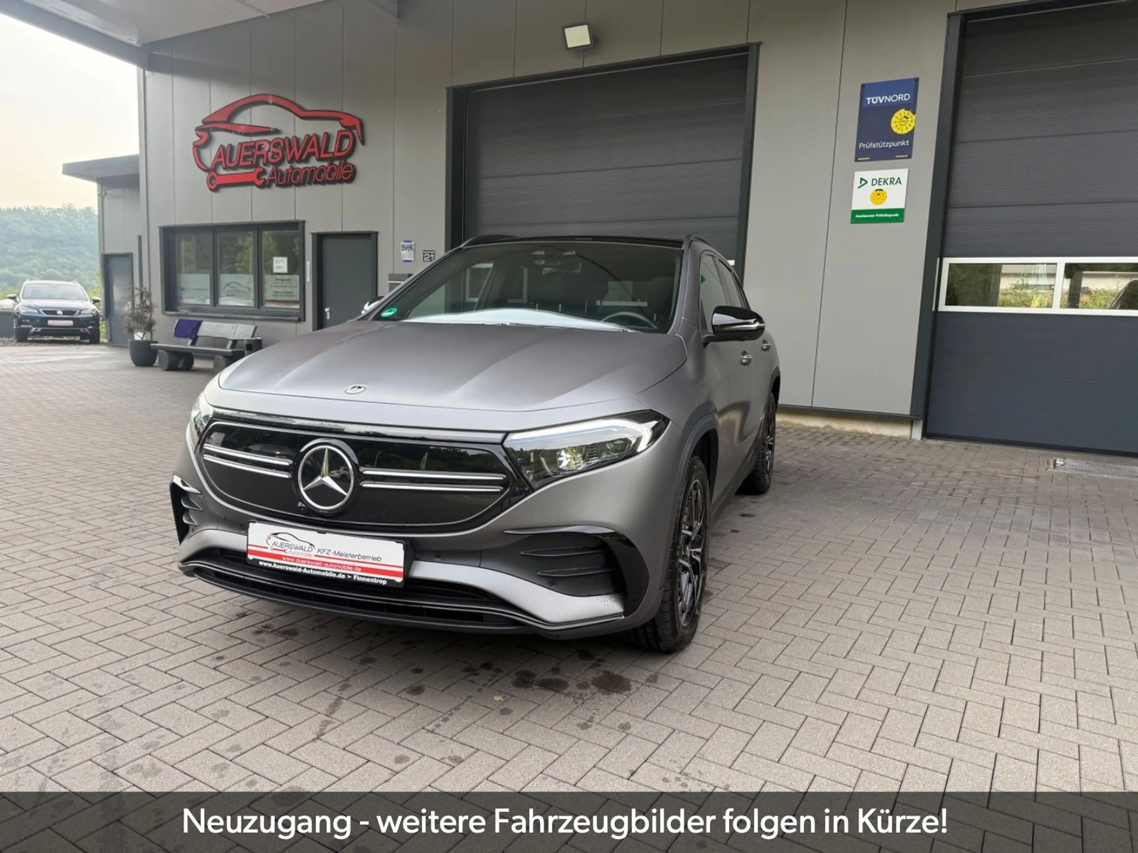 Mercedes-Benz EQA 300 4Matic AMG Line * Night Paket *App *AHK